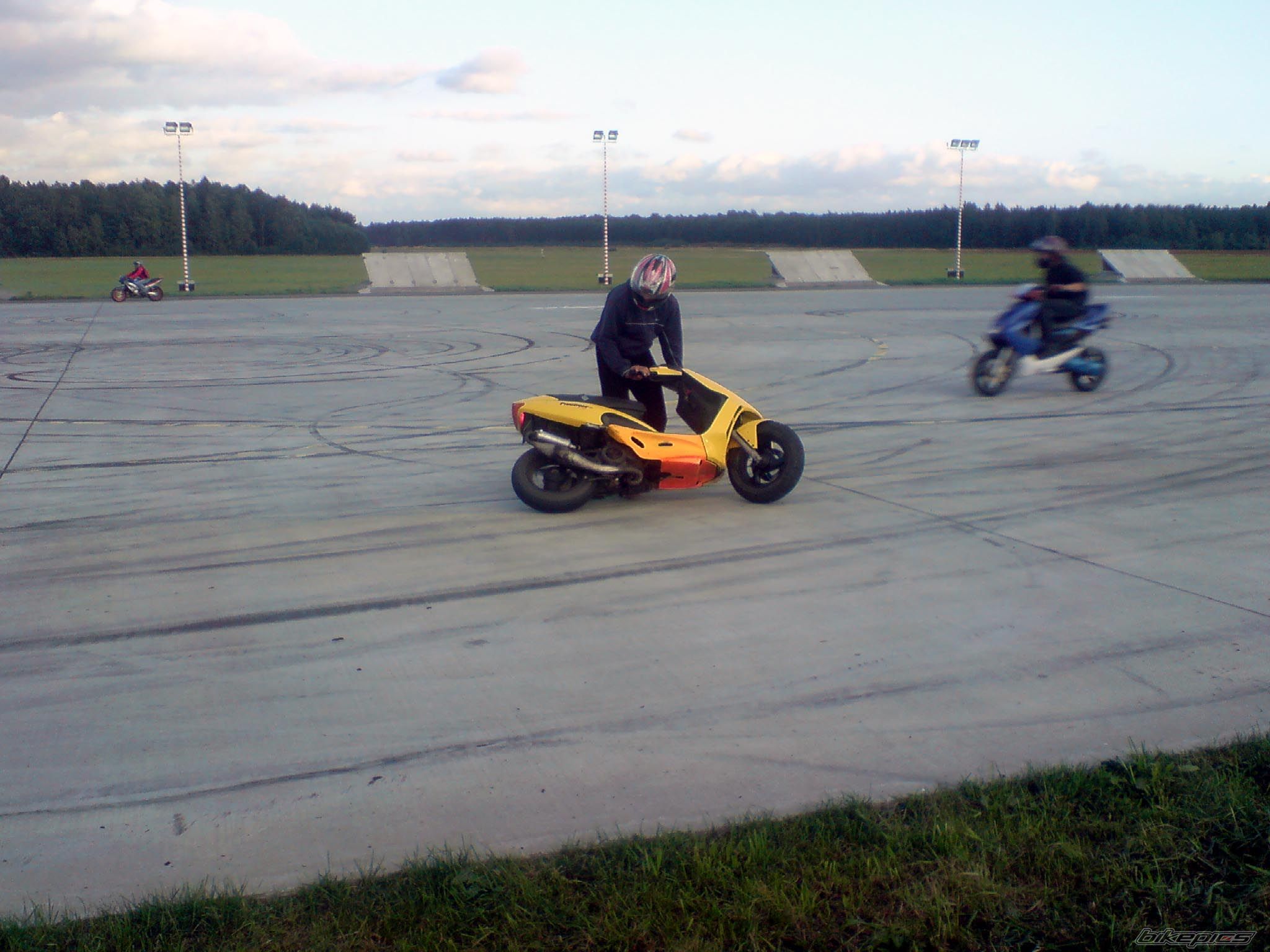 1999 MALAGUTI F 12 50 | Picture 1802162 motorcycle photo