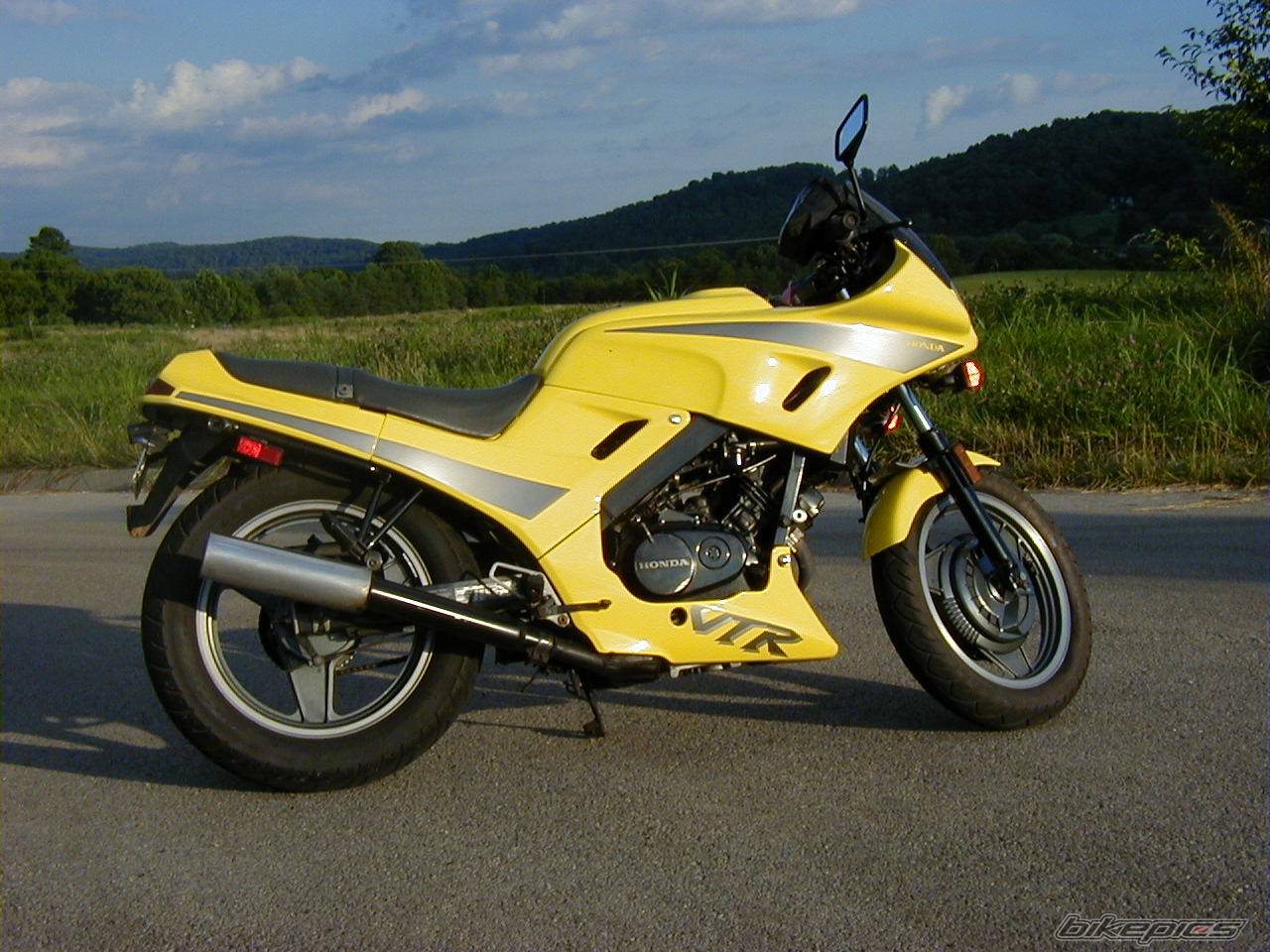 1989 HONDA VTR 250 | Picture 180600 motorcycle photo