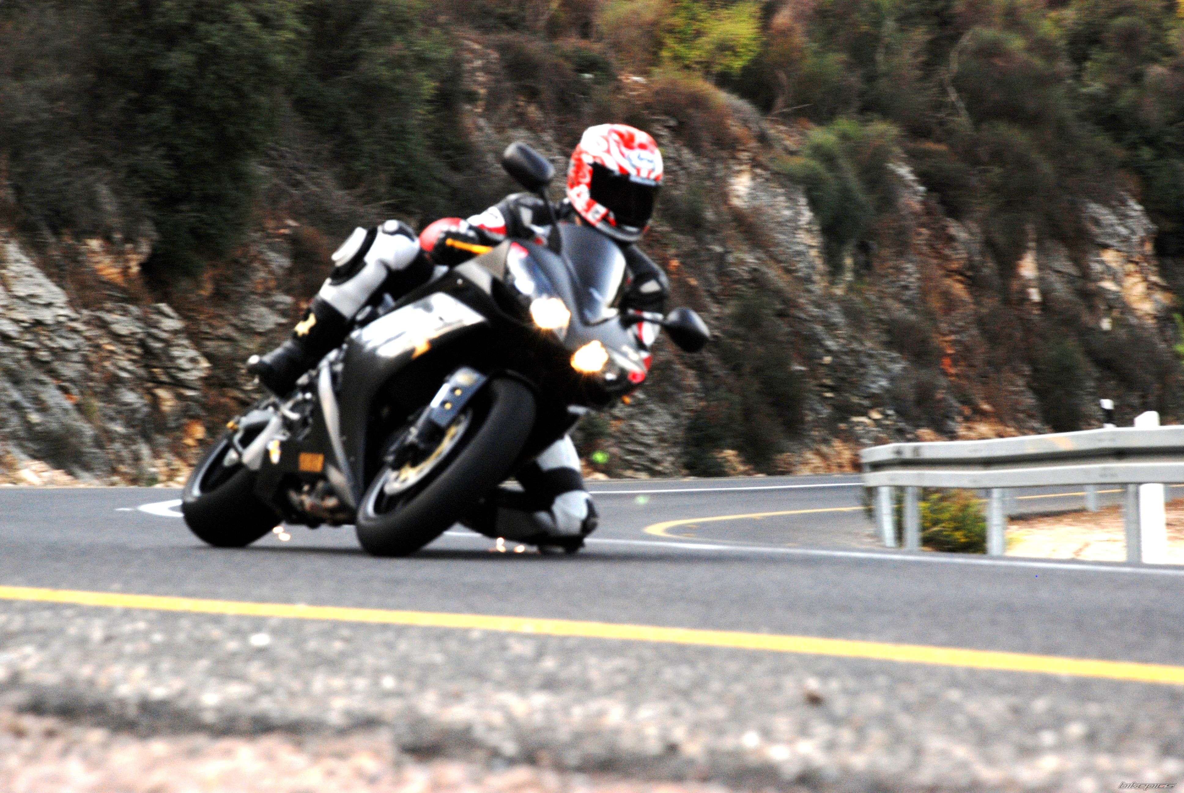 2008 YAMAHA YZF R1 | Picture 1806954 motorcycle photo