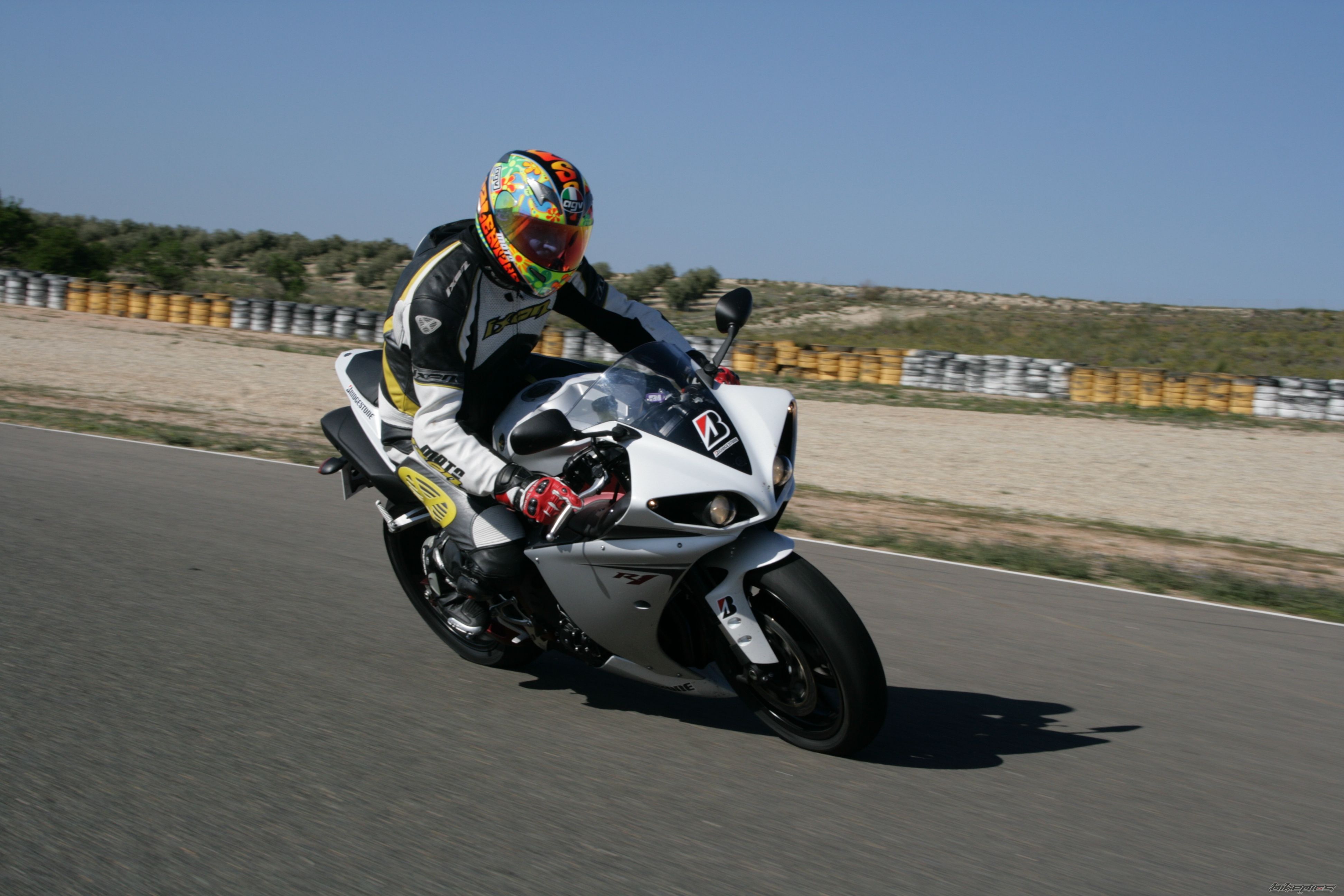 2009 YAMAHA YZF R1 | Picture 1820820 motorcycle photo