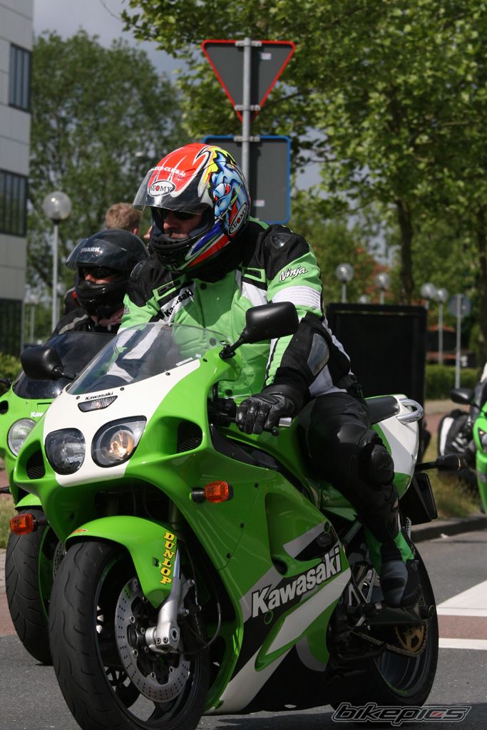 2000 KAWASAKI ZX 7R | Picture 1822392 motorcycle photo