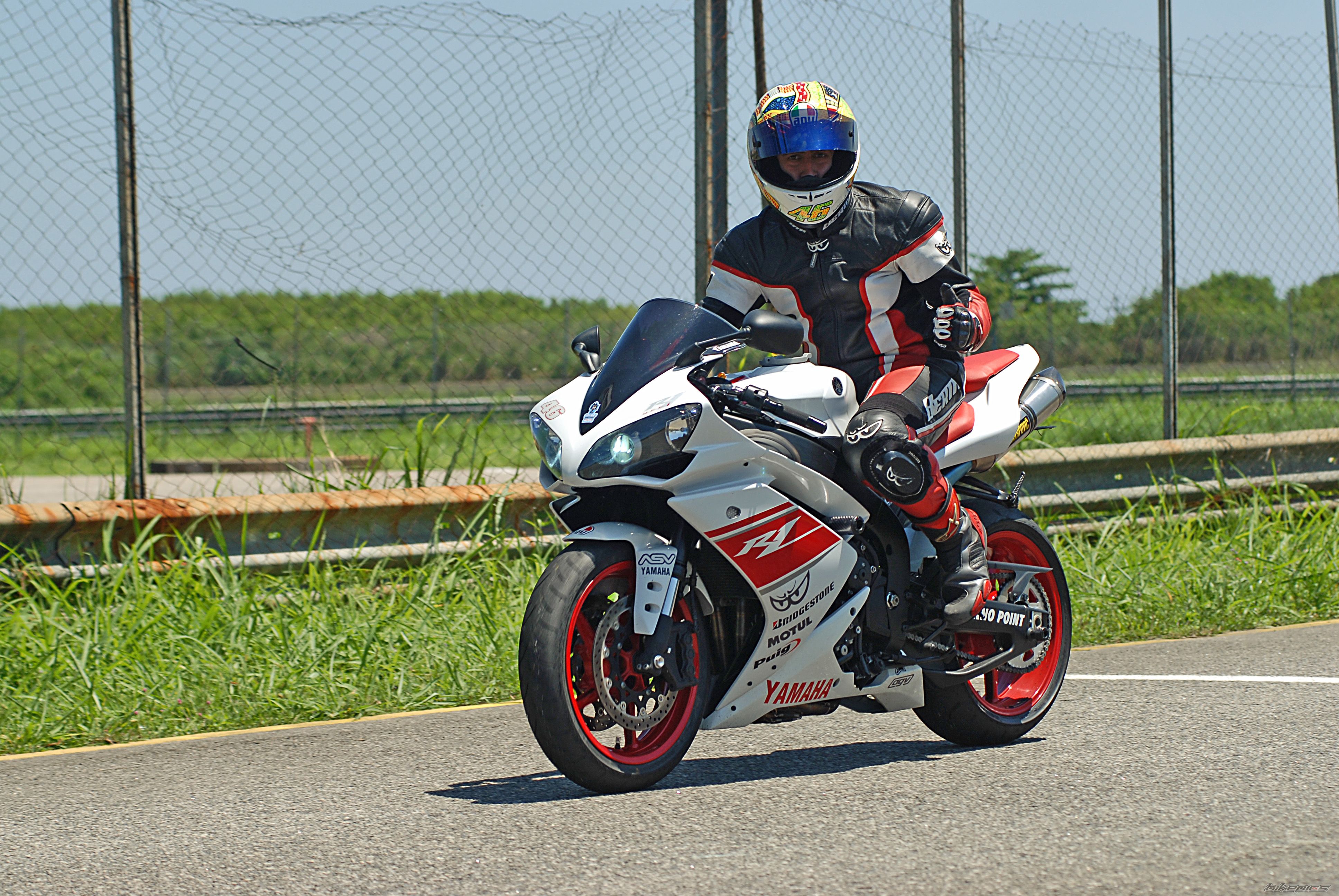 2008 YAMAHA YZF R1 | Picture 1829023 motorcycle photo