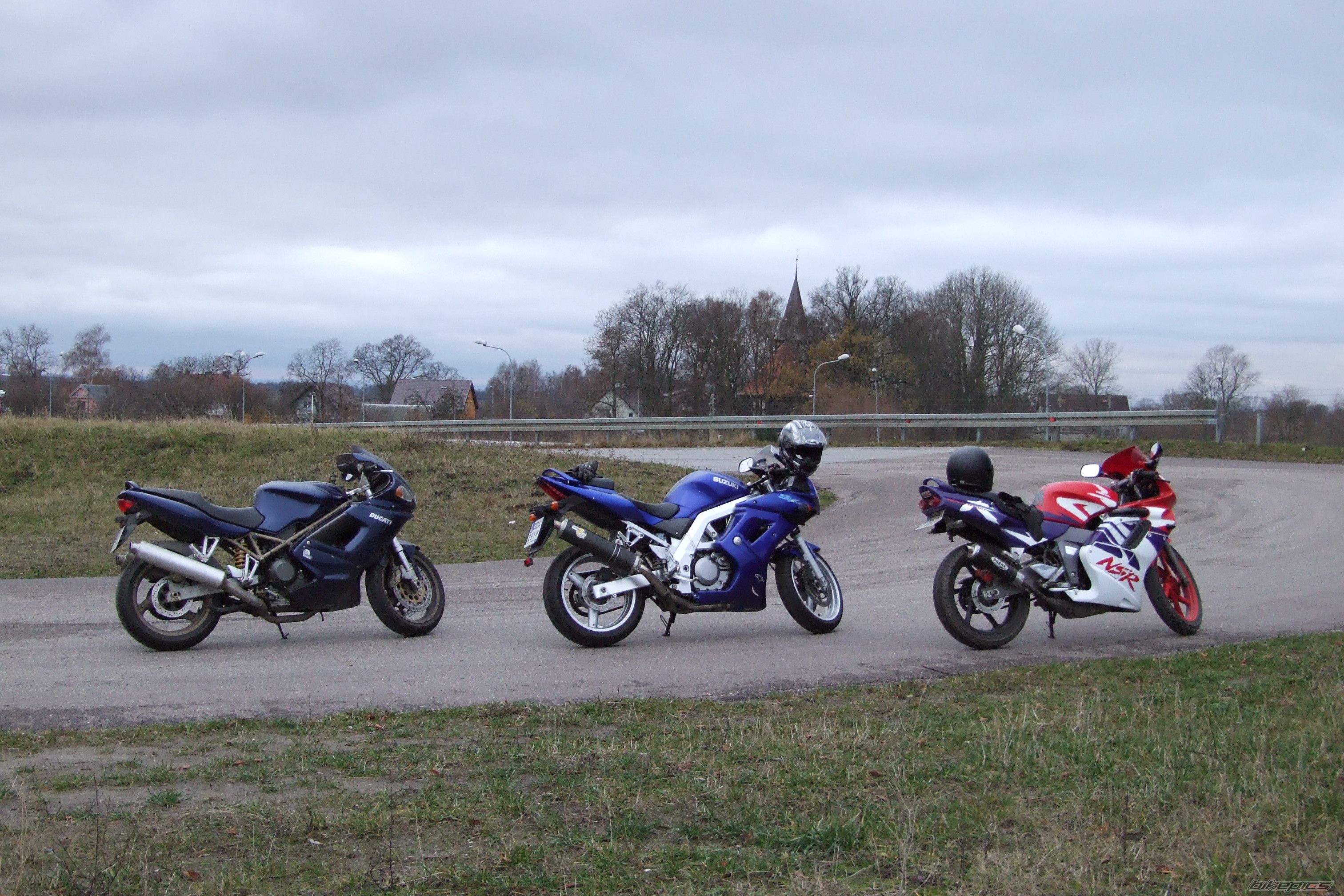 2004 SUZUKI SV 650S | Picture 1835048 motorcycle photo