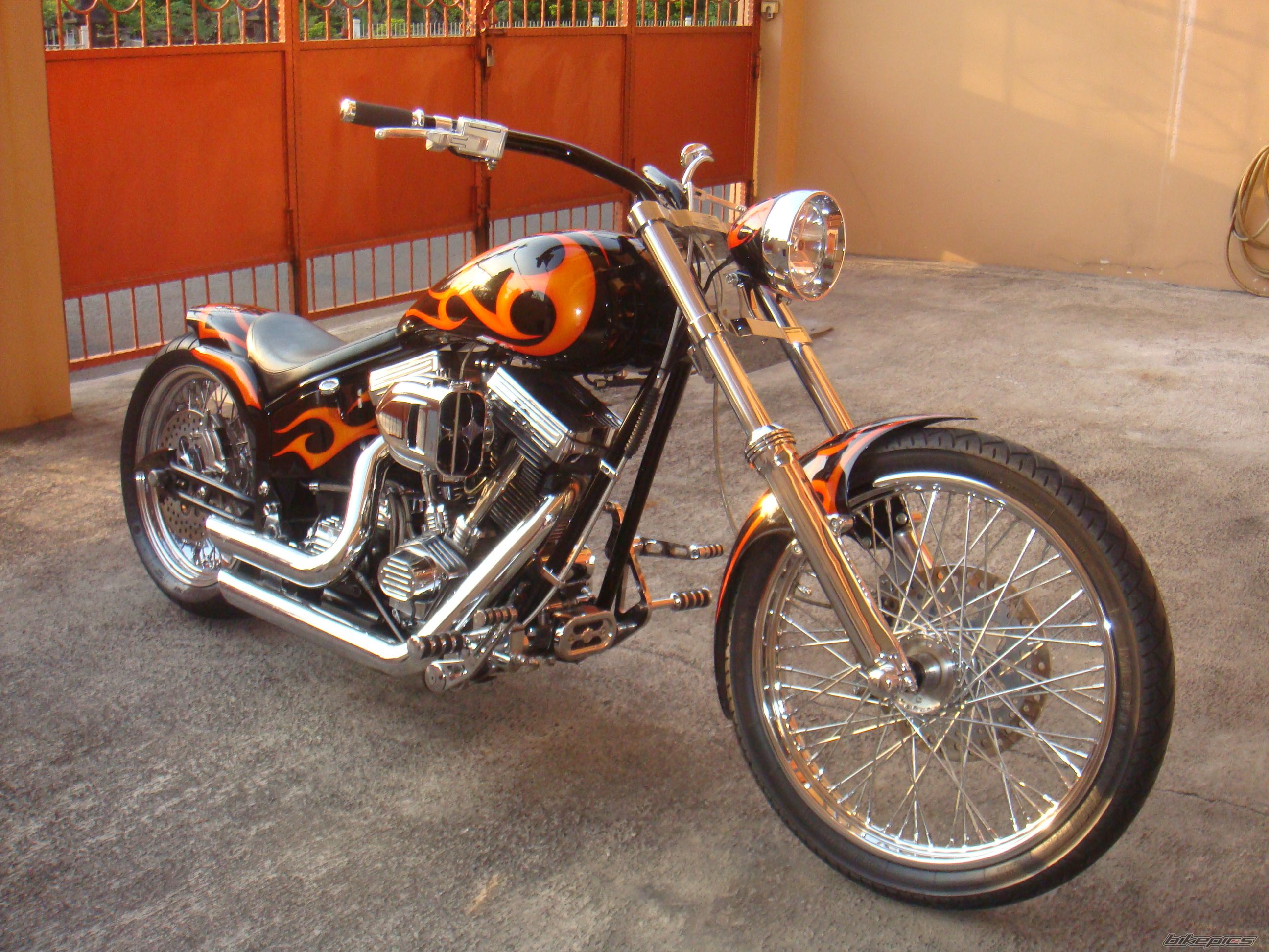1998 HARLEY DAVIDSON CUSTOM | Picture 1837274 motorcycle photo