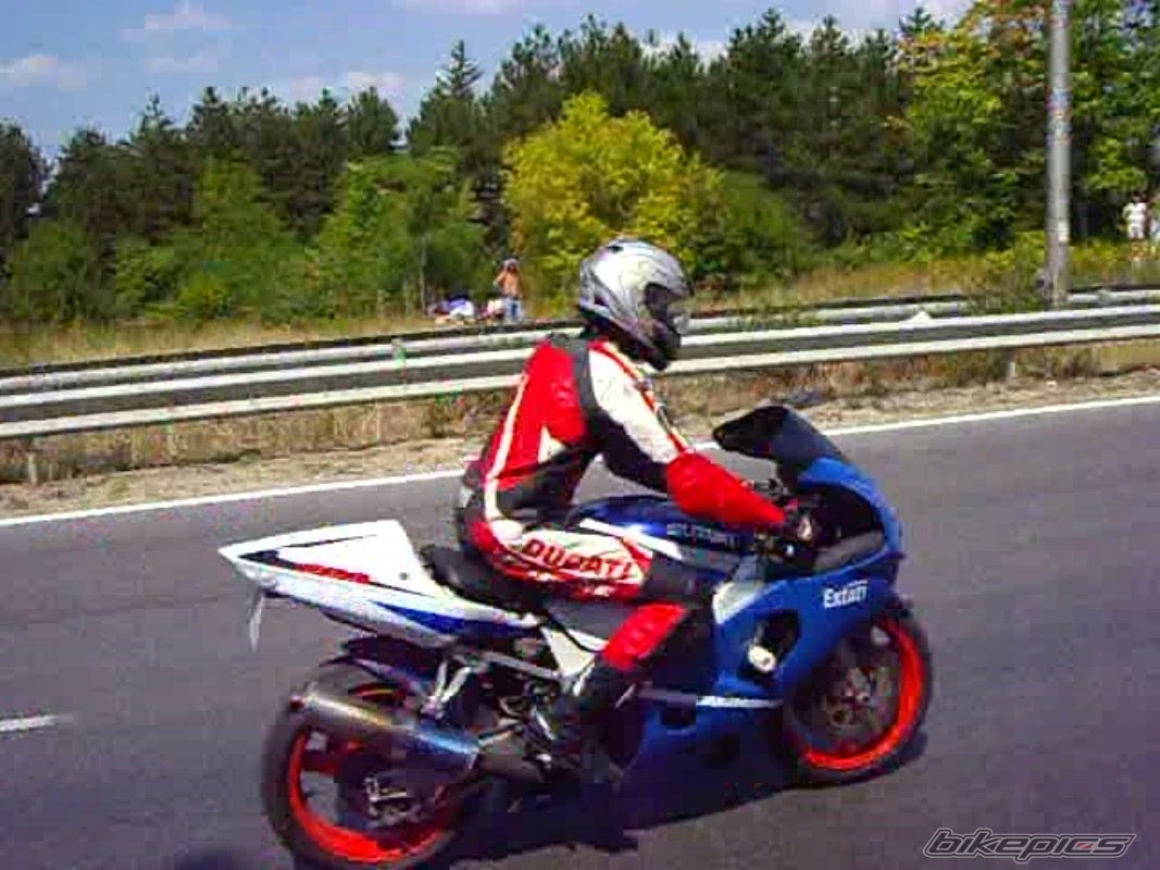 2002 SUZUKI GSX R 600 | Picture 1837381 motorcycle photo
