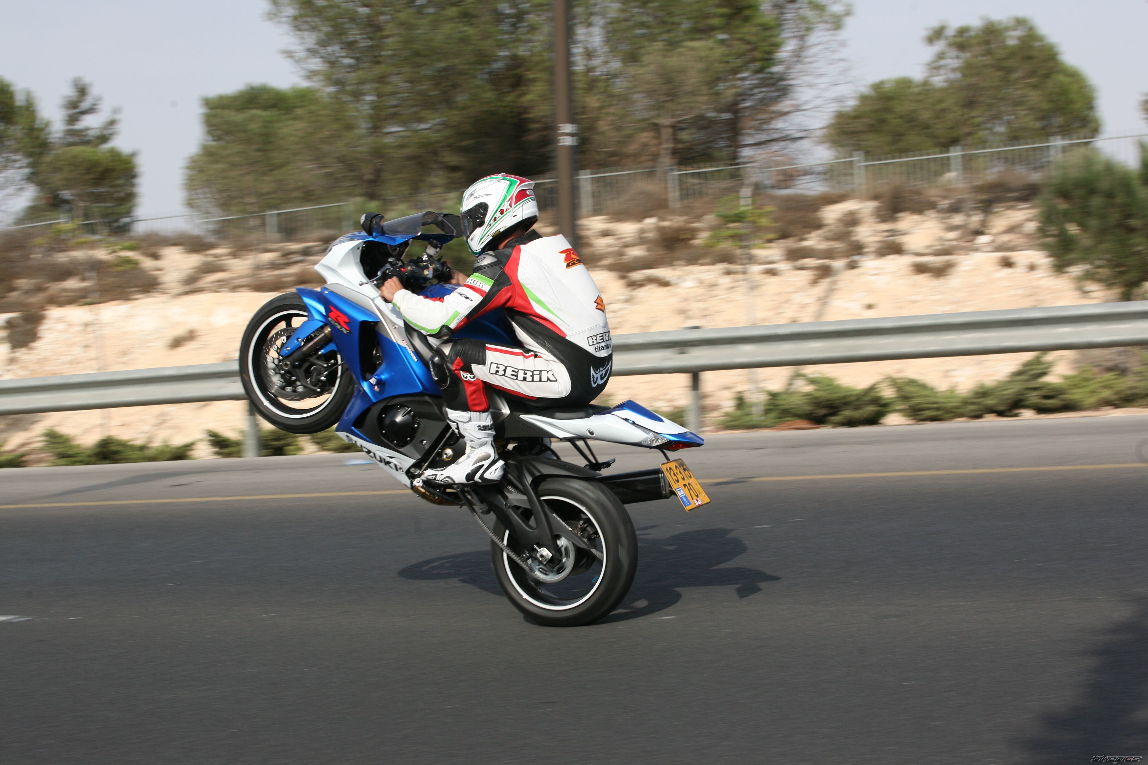 2009 SUZUKI GSX R 1000 | Picture 1837891 motorcycle photo