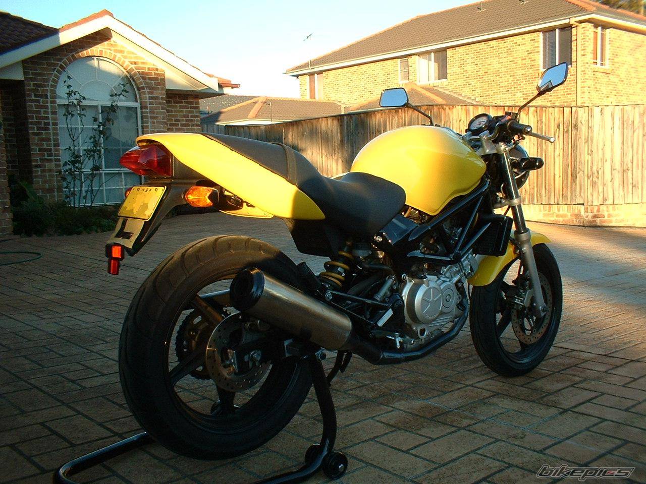 2000 HONDA VTR 250 | Picture 183837 motorcycle photo