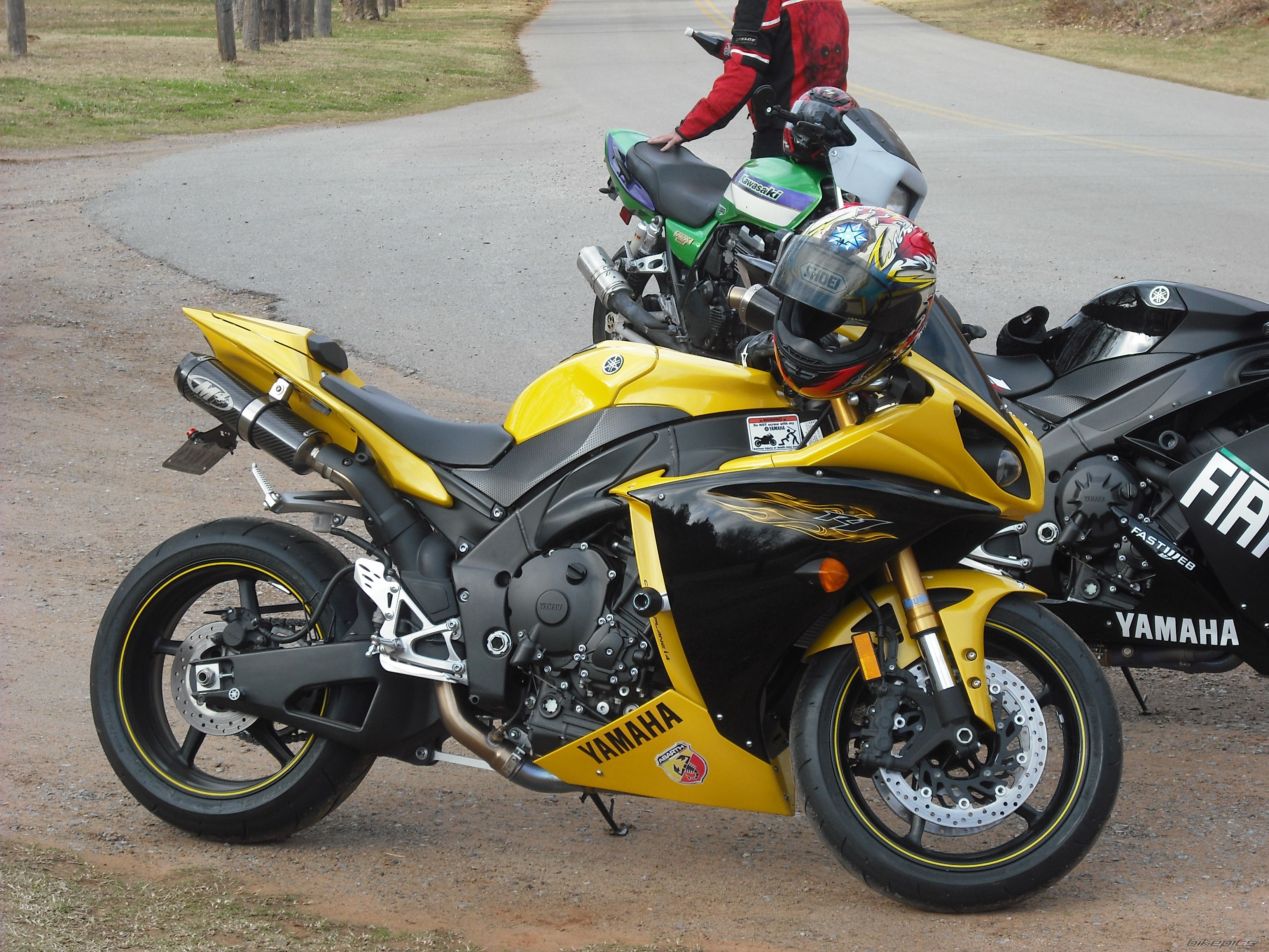 2009 YAMAHA YZF R1 | Picture 1840524 motorcycle photo
