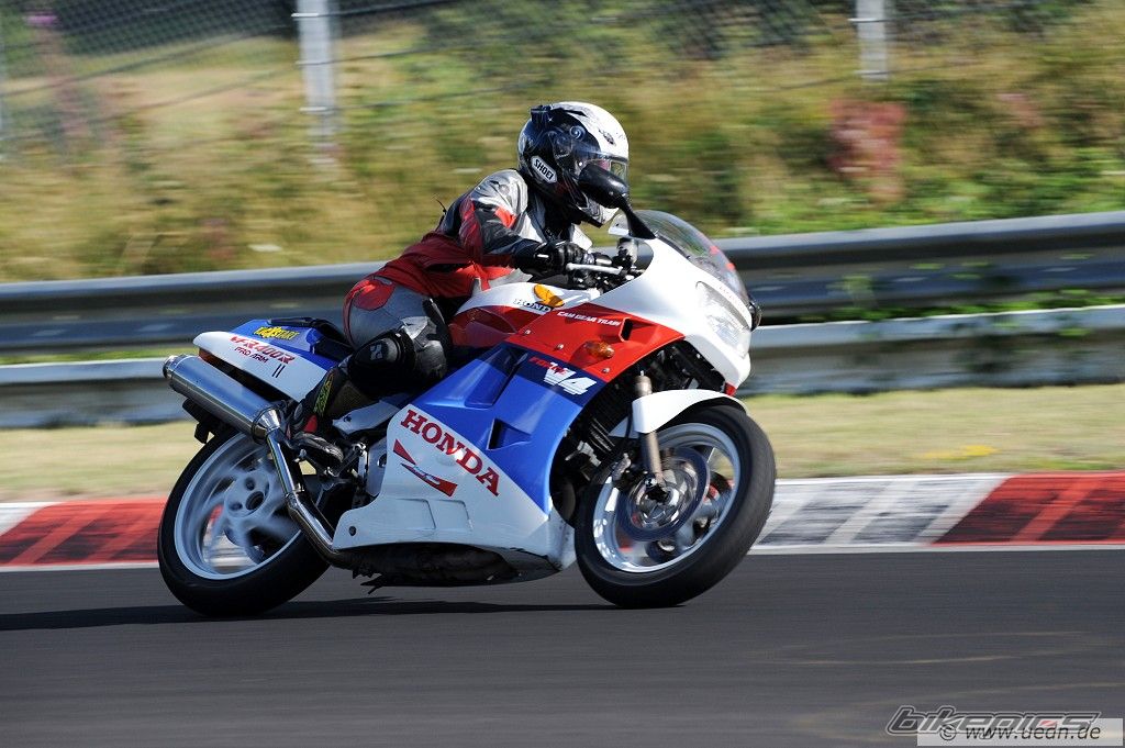 1988 HONDA VFR 400 | Picture 1840895 motorcycle photo