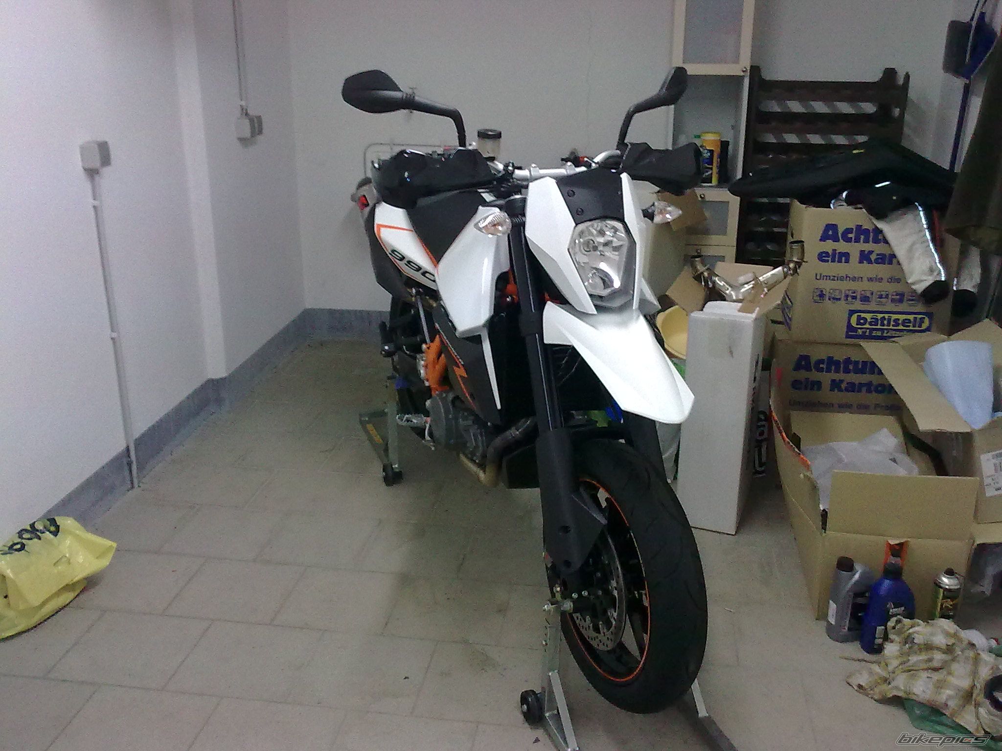 2009 KTM 950 SUPERMOTO | Picture 1844002 motorcycle photo