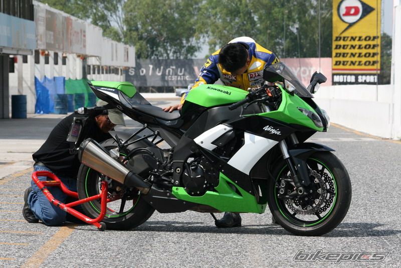 2009 KAWASAKI ZX 10R | Picture 1853983 motorcycle photo