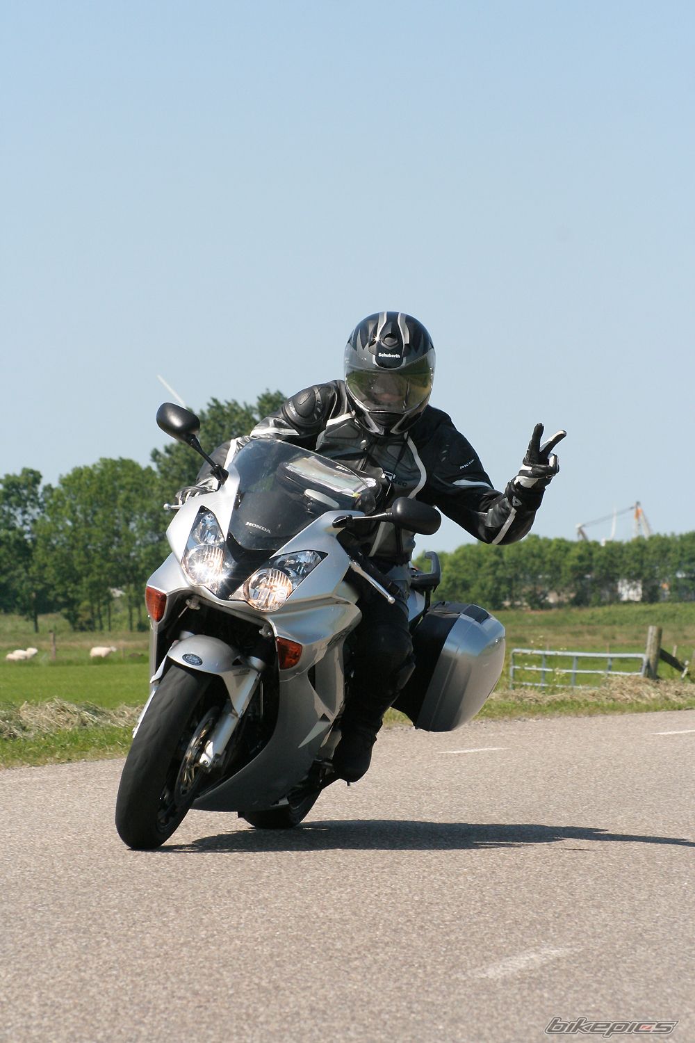 2002 HONDA VFR 800 | Picture 1854171 motorcycle photo