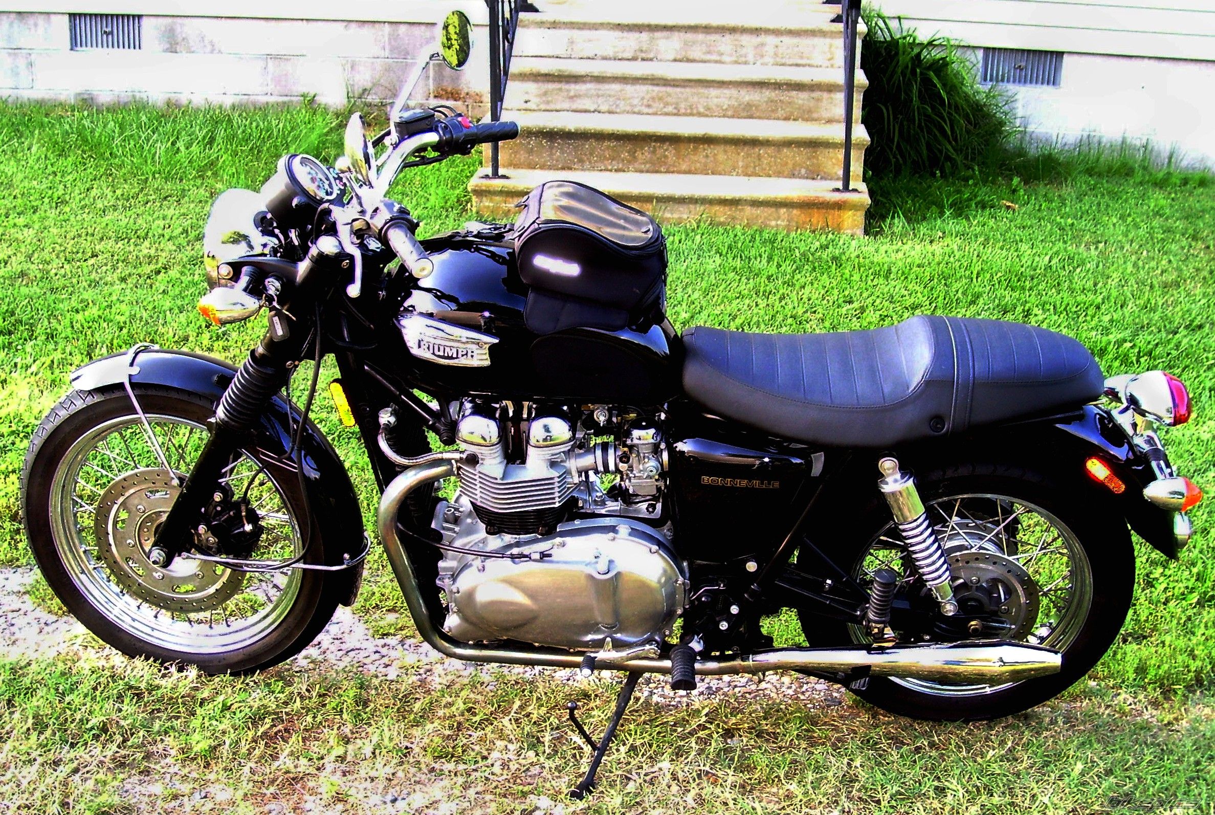 2005 TRIUMPH BONNEVILLE | Picture 1858076 motorcycle photo