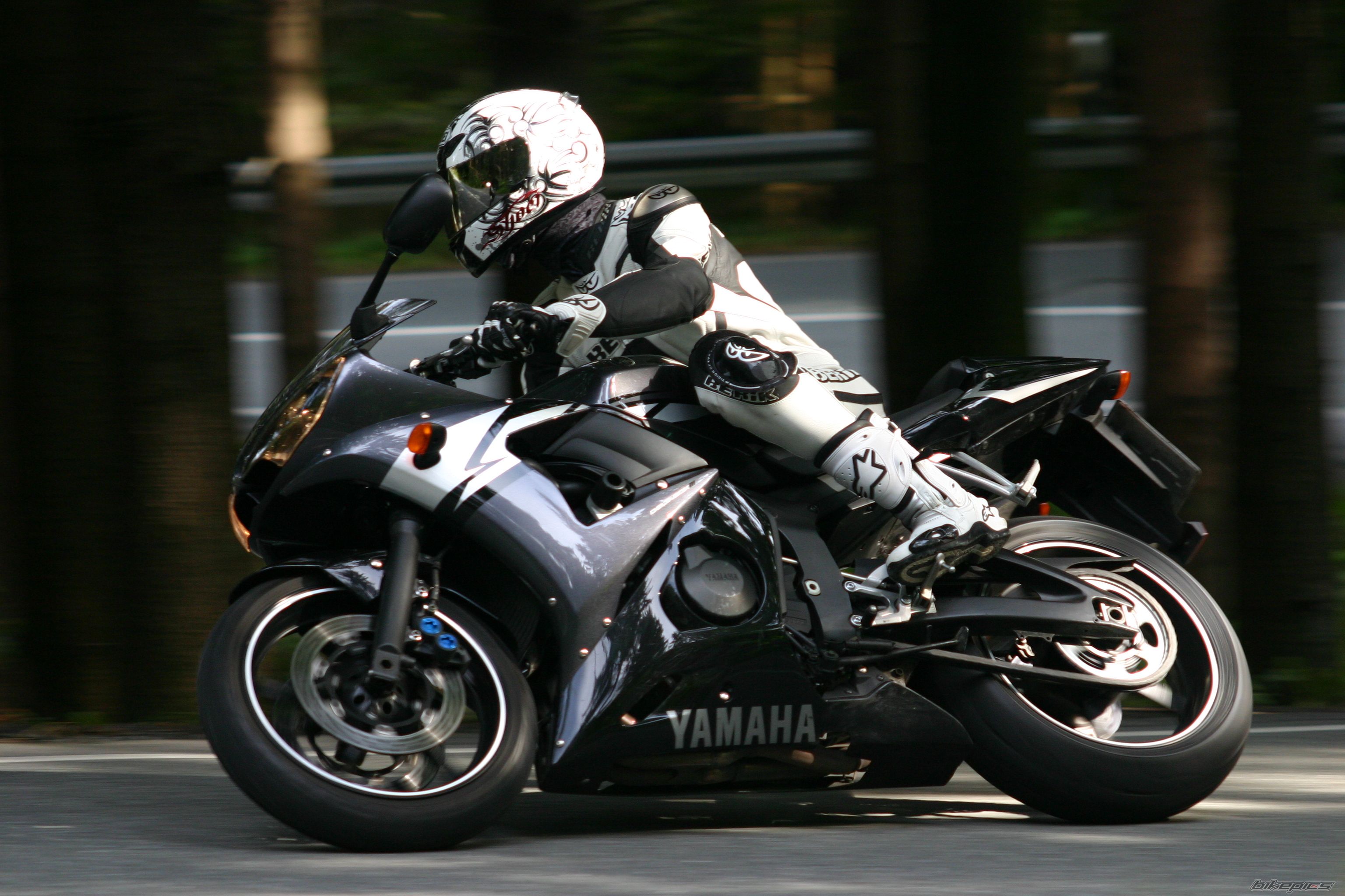 2004 YAMAHA YZF R6 | Picture 1874706 motorcycle photo