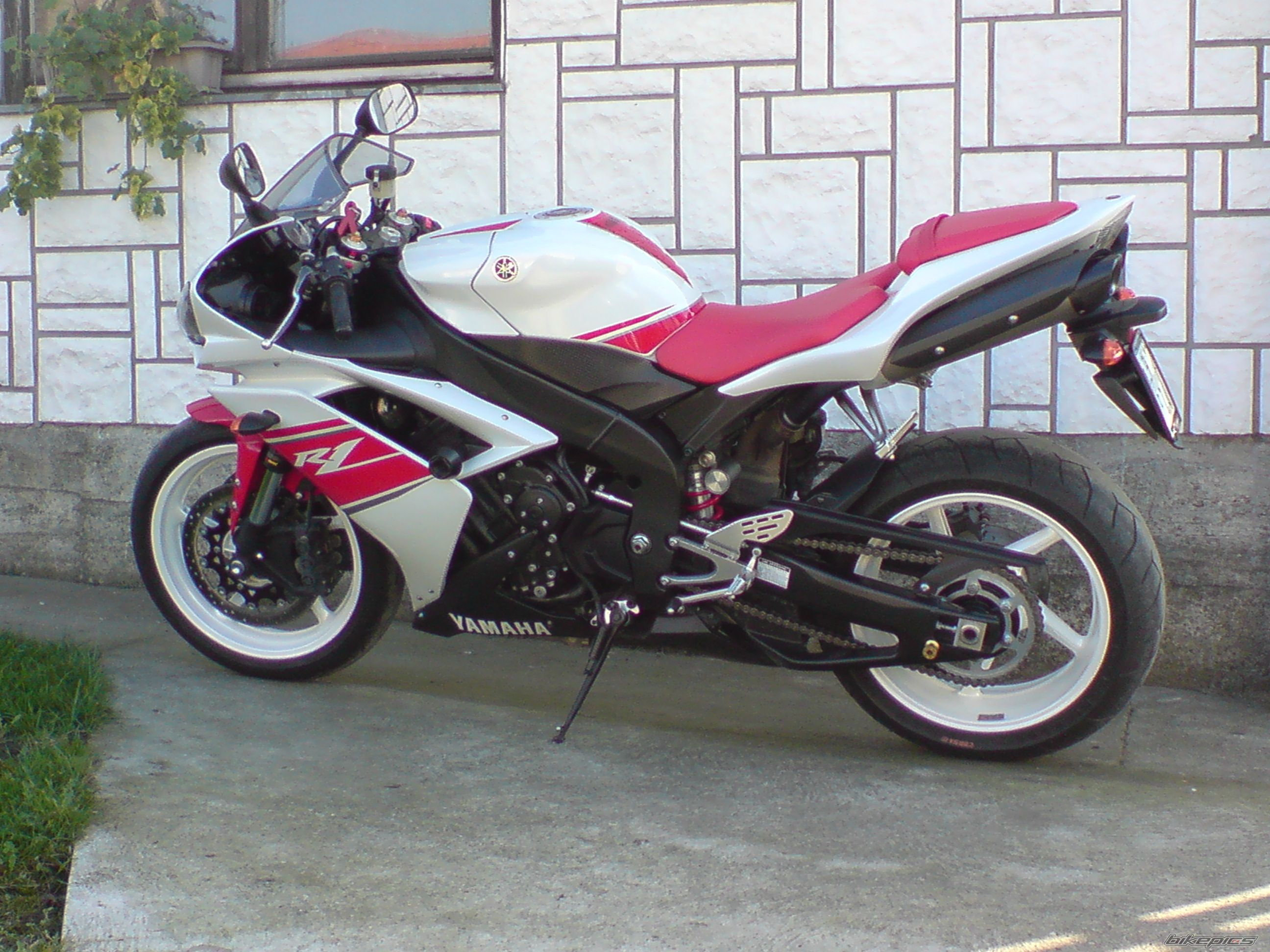 2008 YAMAHA YZF R1 | Picture 1878998 motorcycle photo
