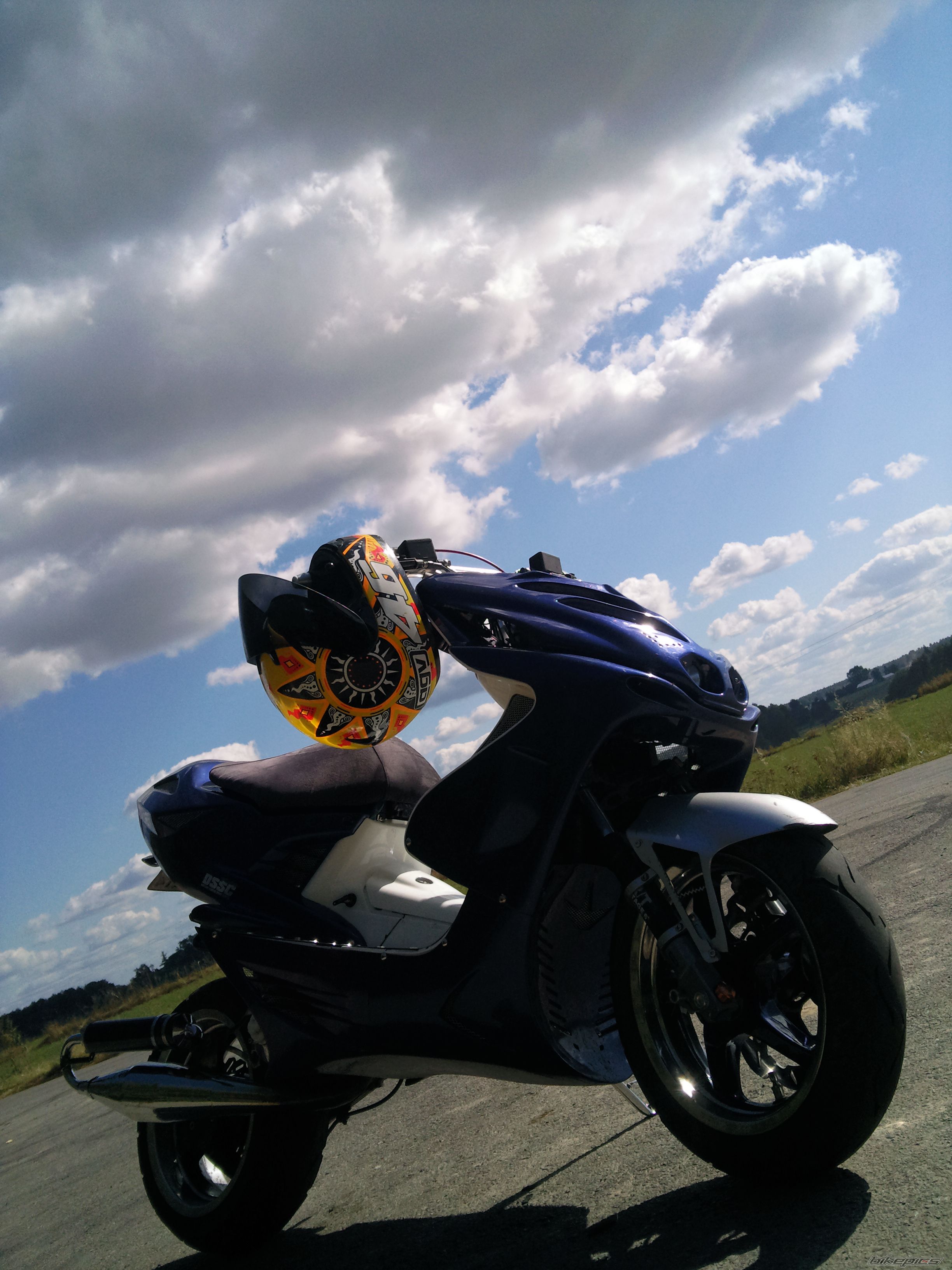 2010 YAMAHA AEROX 50 | Picture 1880499 motorcycle photo