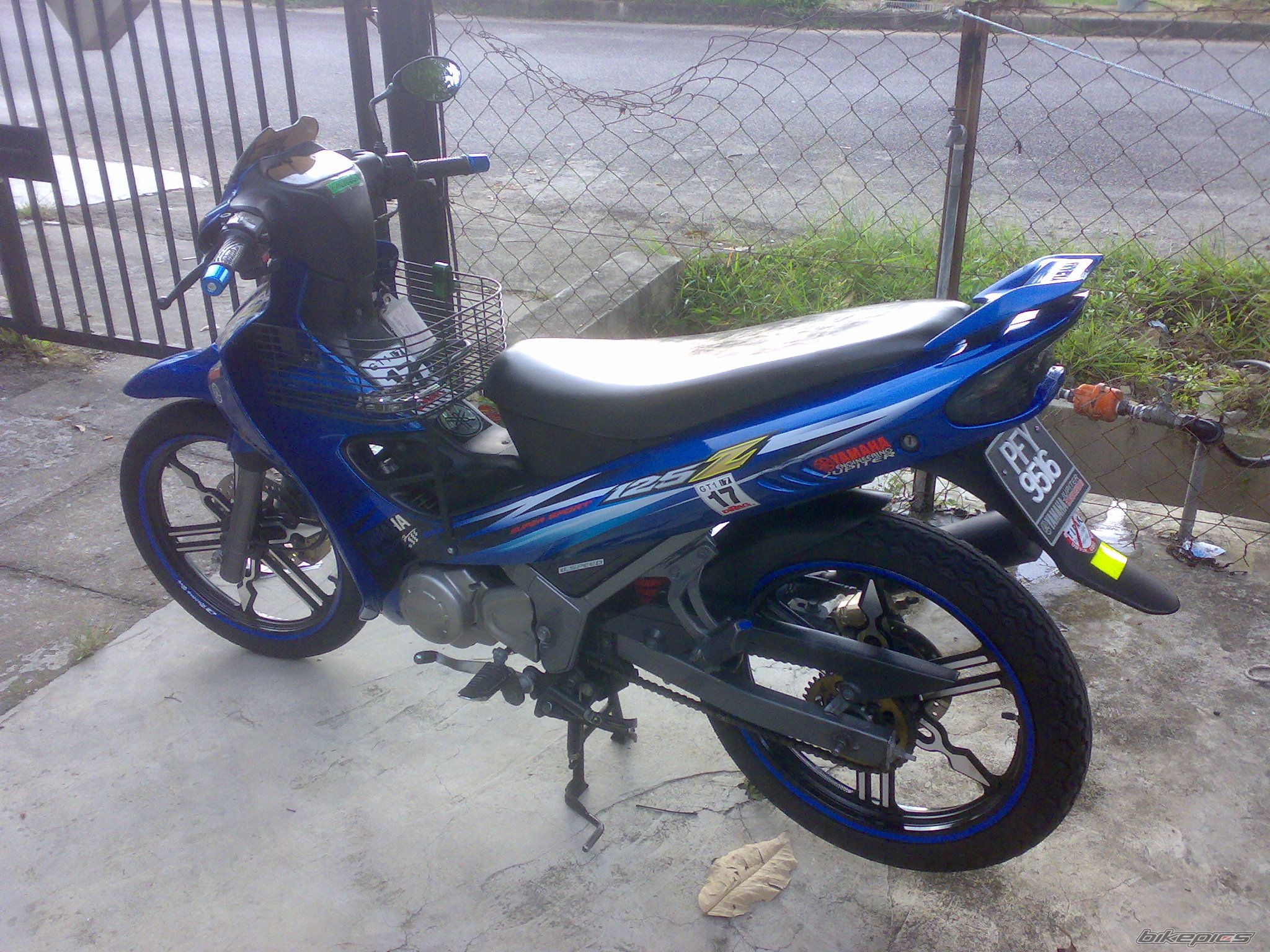 2004 YAMAHA 125 ZR | Picture 1882672 motorcycle photo