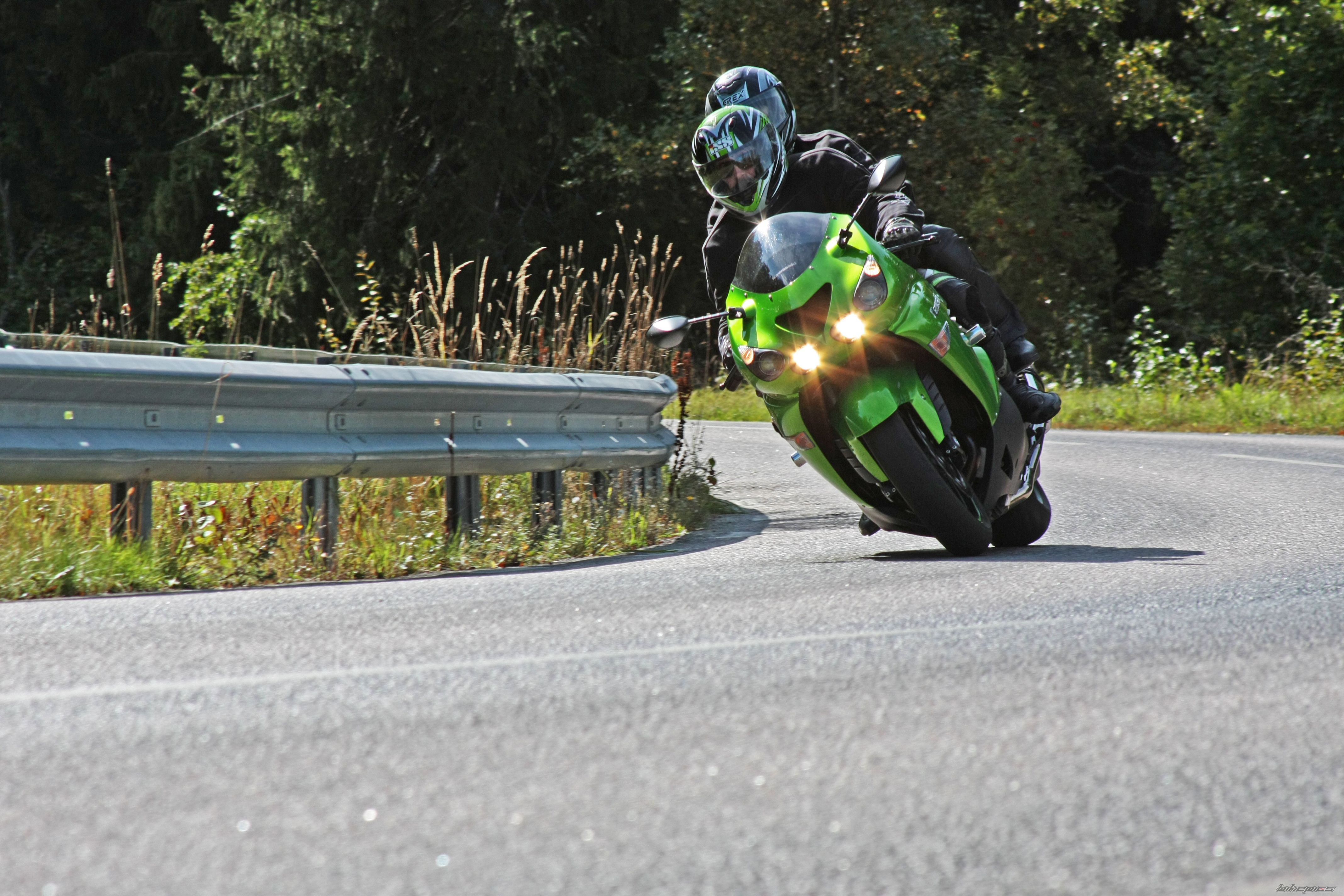 2009 KAWASAKI ZZR 1400 | Picture 1884863 motorcycle photo