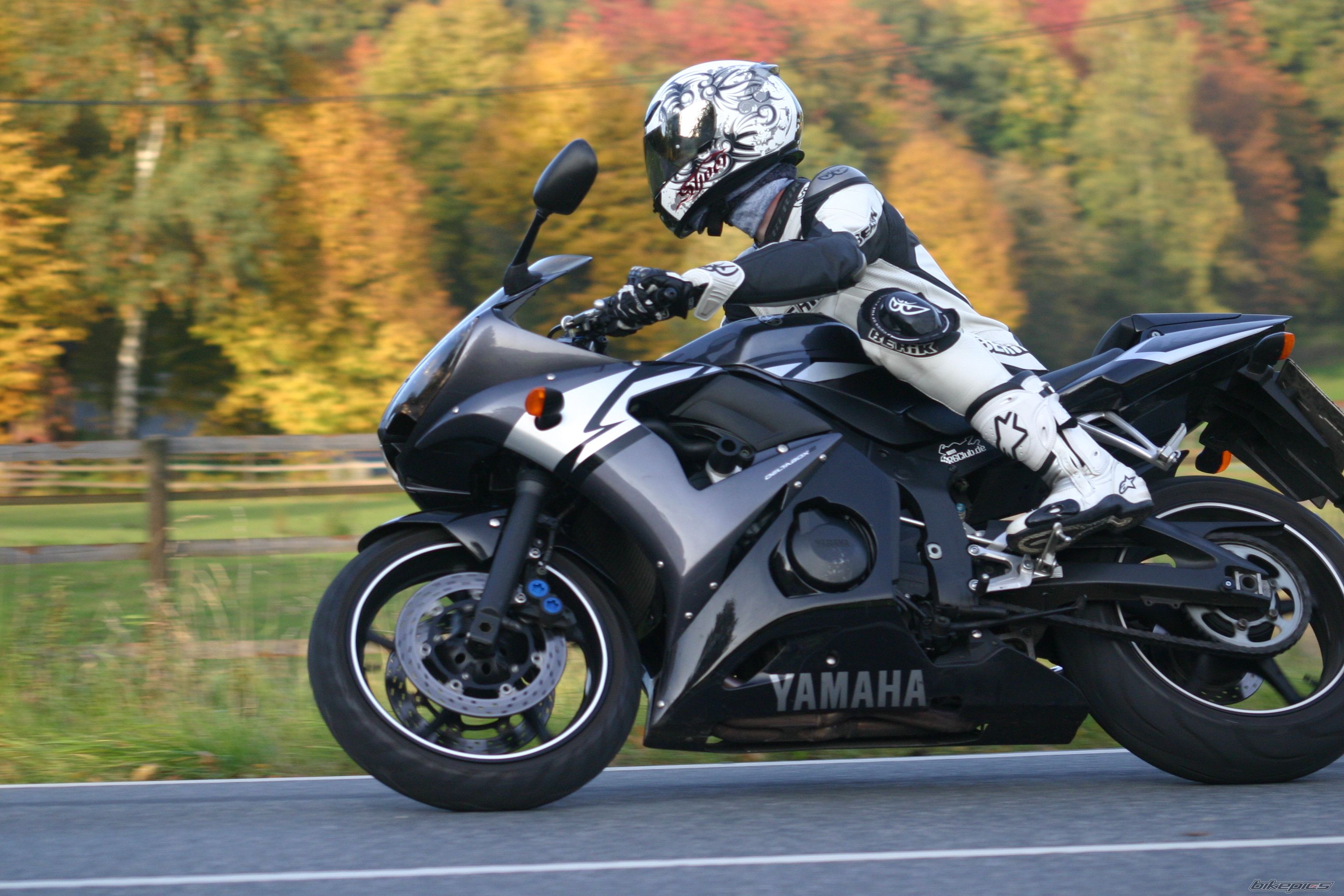 2004 YAMAHA YZF R6 | Picture 1894535 motorcycle photo