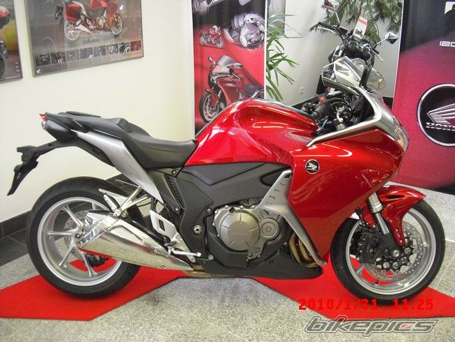 2010 HONDA VFR 1200 | Picture 1896133 motorcycle photo