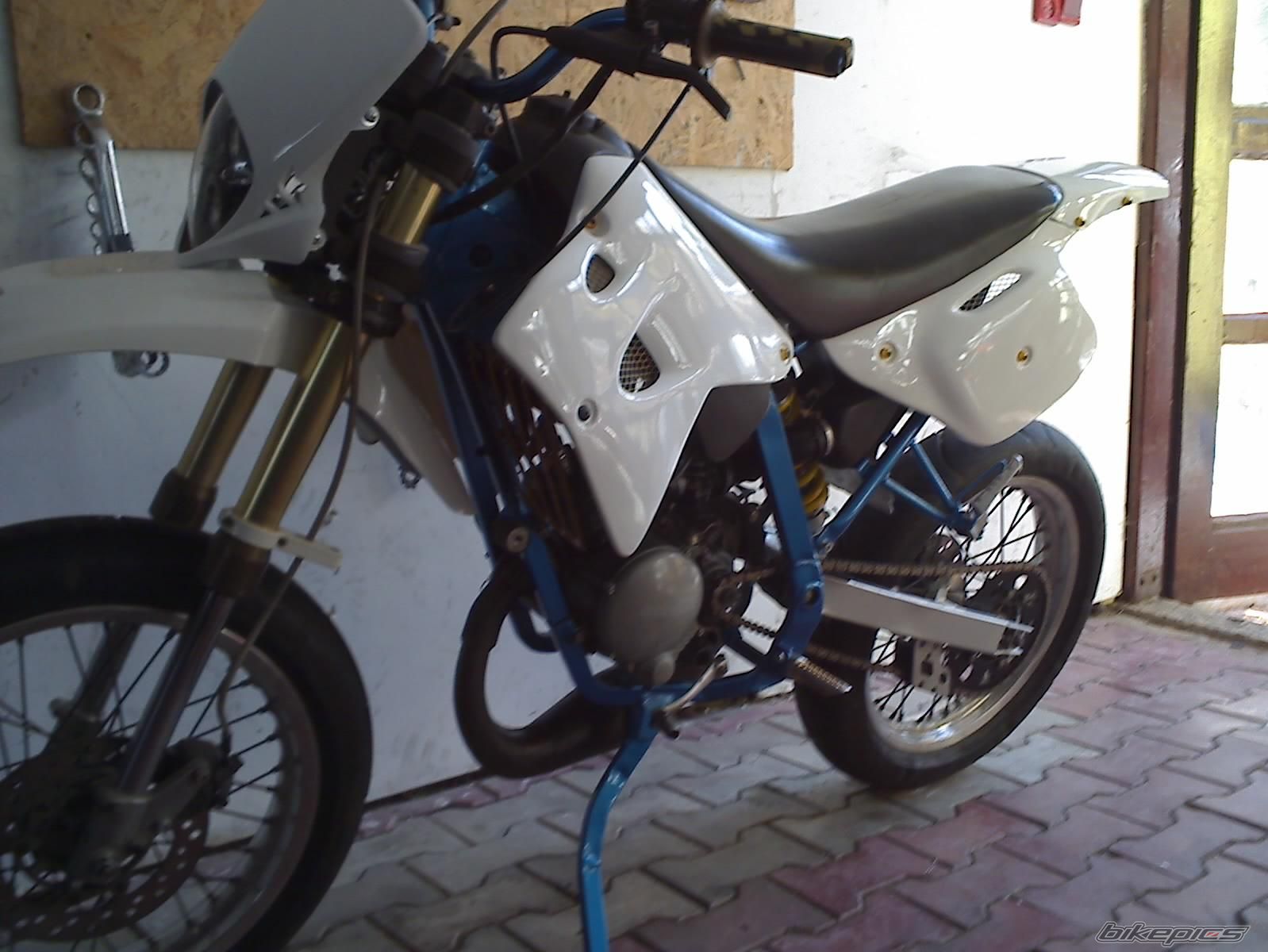2005 PEUGEOT XP6 SUPER MOTARD | Picture 1899320 motorcycle photo