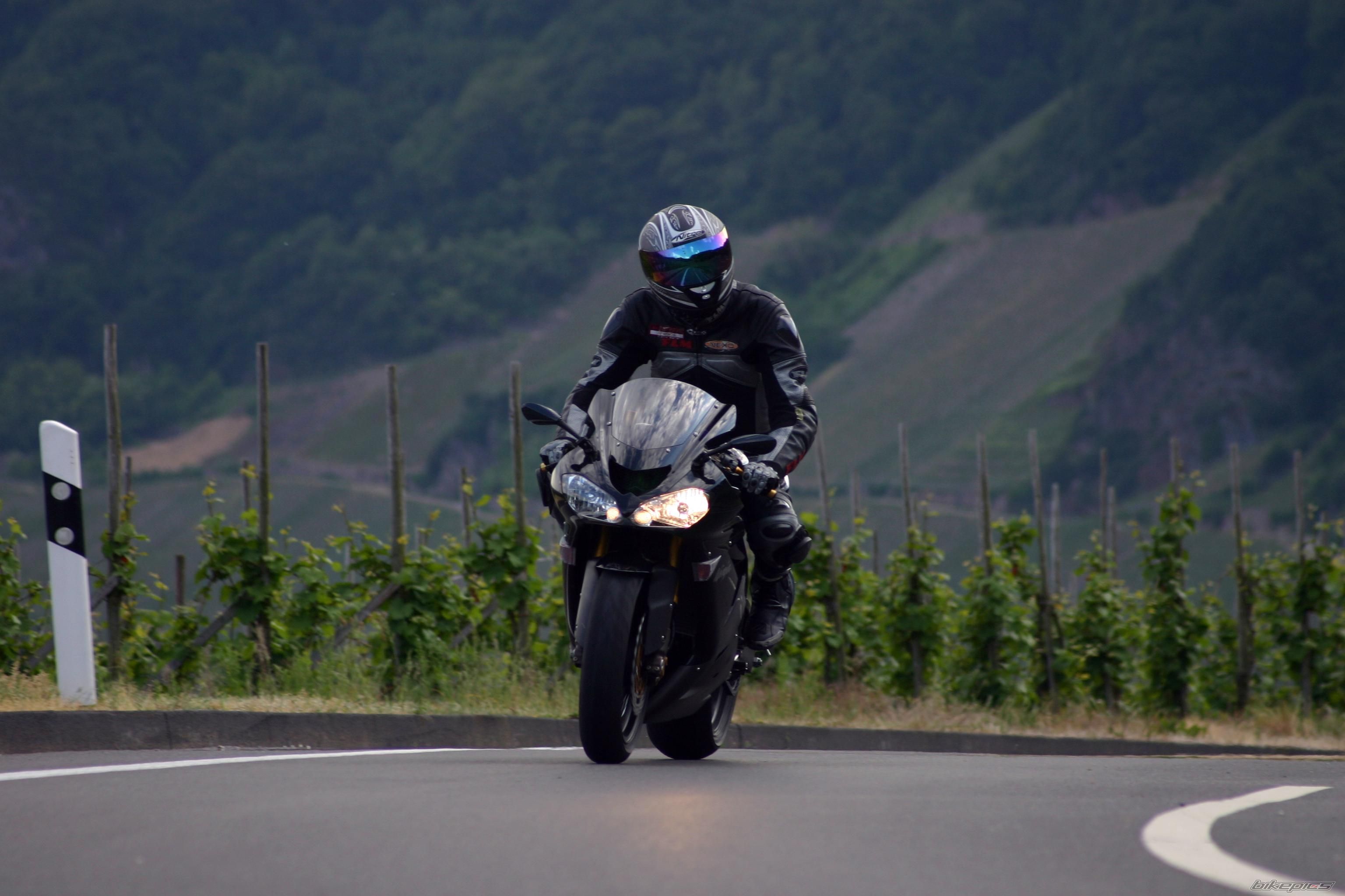 2005 KAWASAKI ZX 10R | Picture 1900704 motorcycle photo