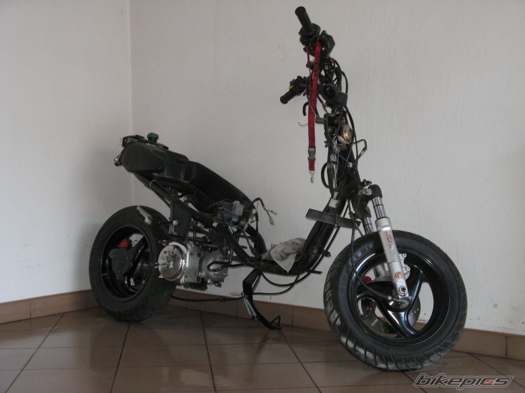 2004 MALAGUTI PHANTOM 50 F12 | Picture 1910648 motorcycle photo