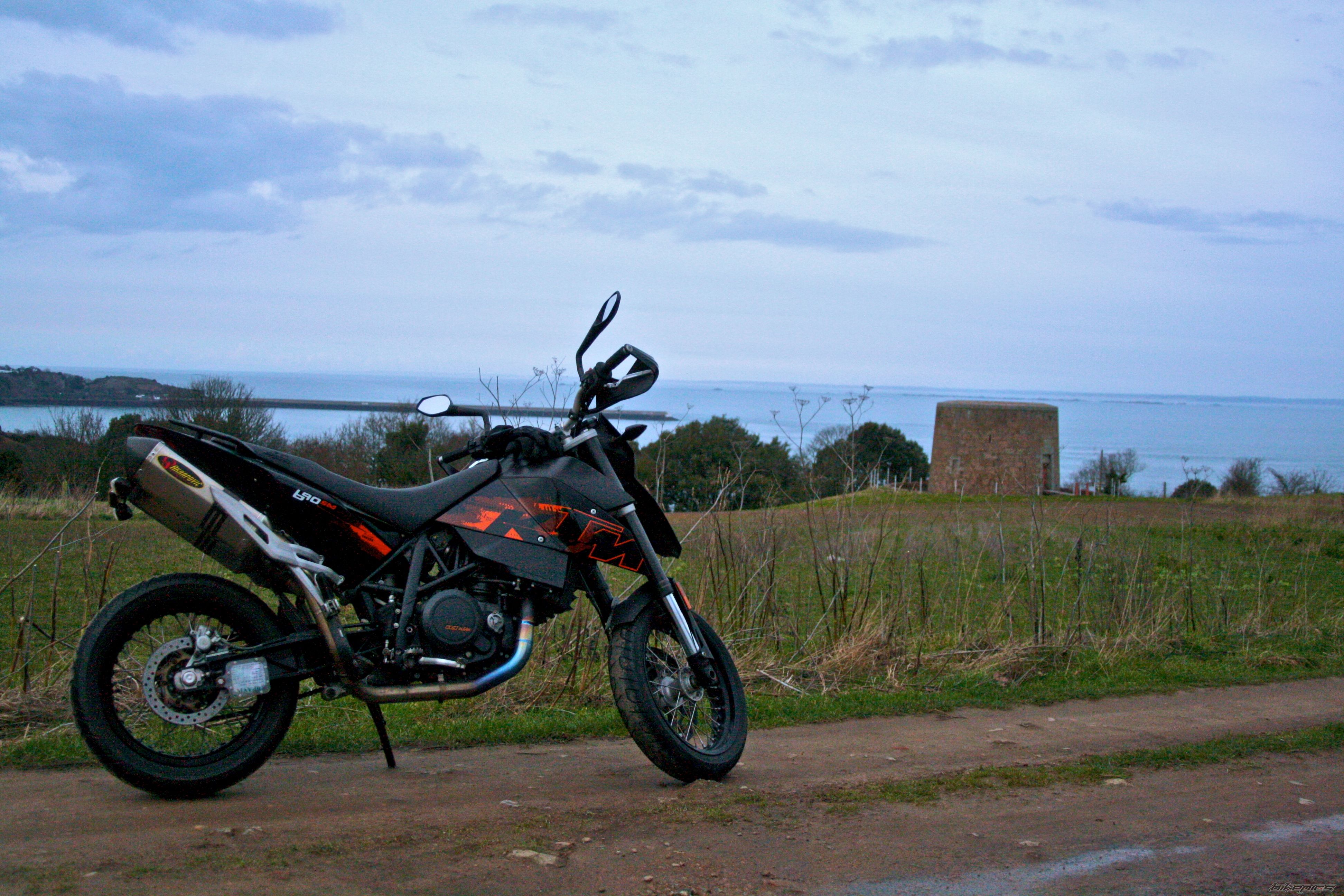 2007 KTM 690 SUPERMOTO | Picture 1912465 motorcycle photo