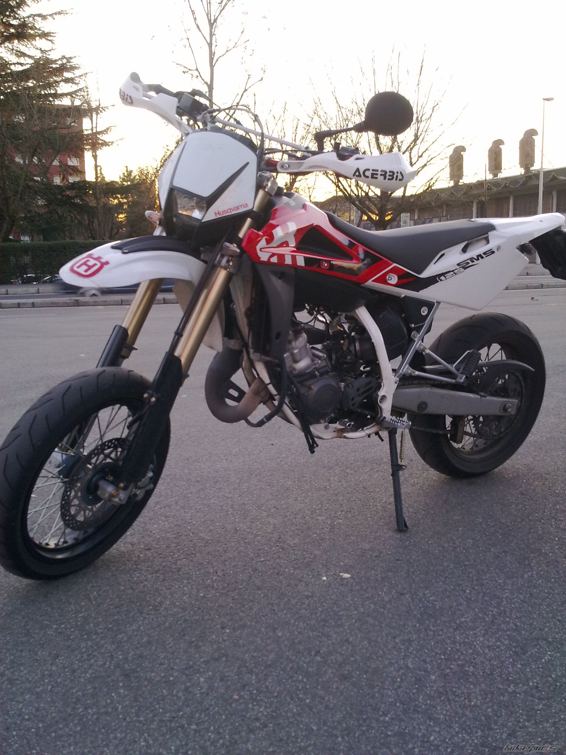 2009 HUSQVARNA SM 125 S | Picture 1919092 motorcycle photo