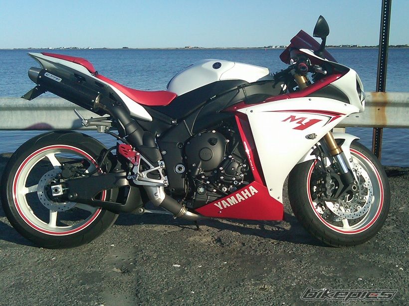 2009 YAMAHA YZF R1 | Picture 1923681 motorcycle photo