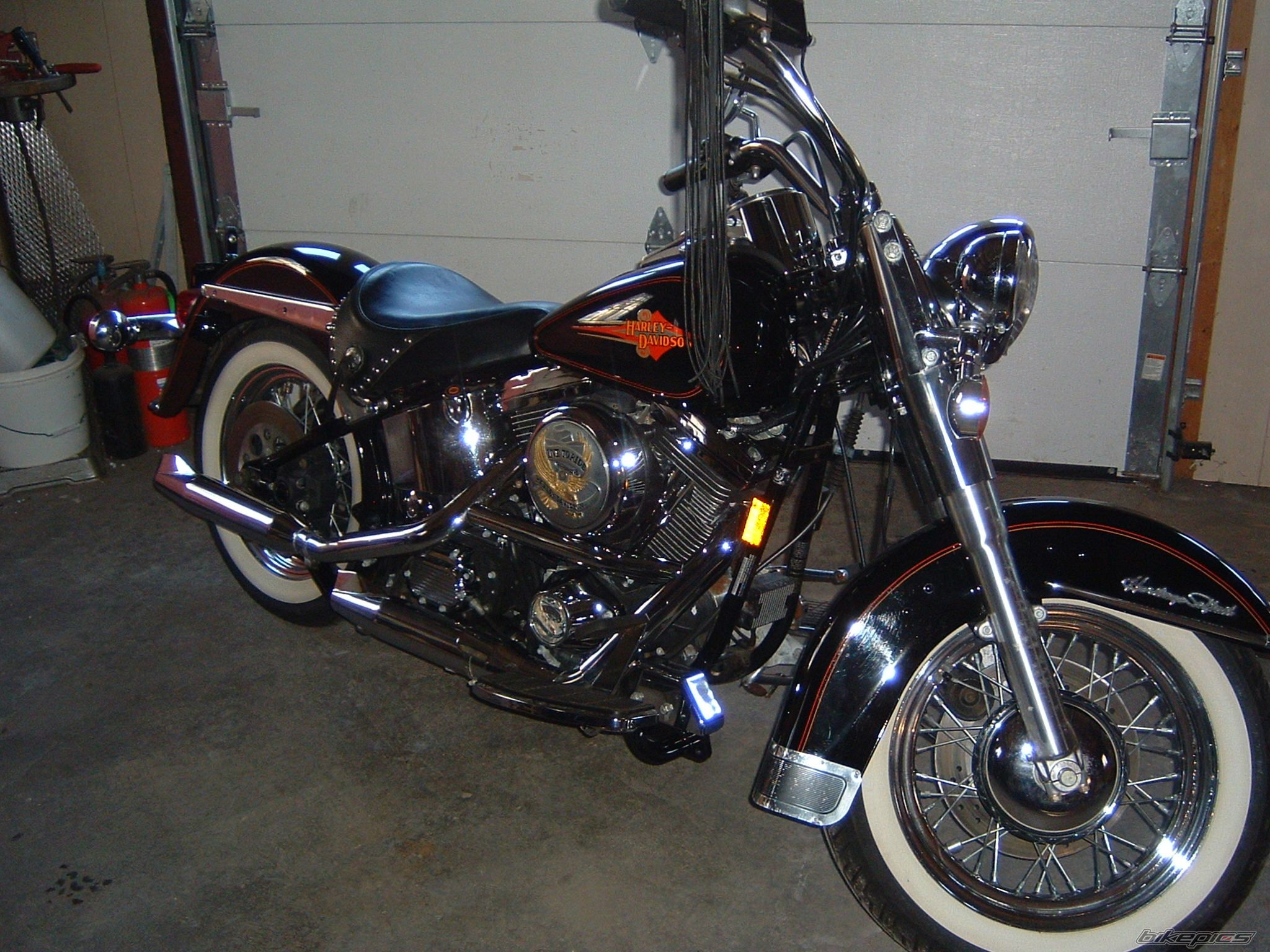 1993 HARLEY DAVIDSON FLSTC | Picture 1934516 motorcycle photo