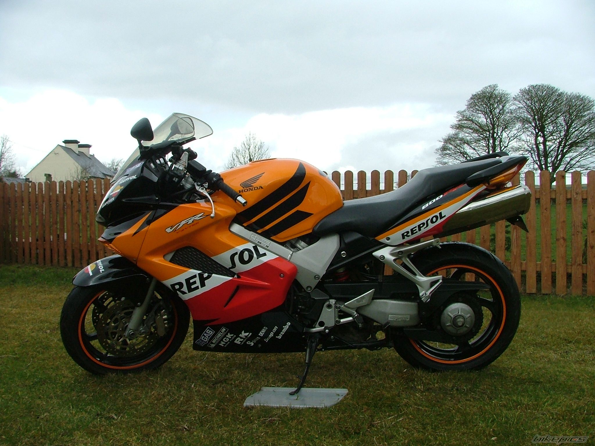 2002 HONDA VFR 800 | Picture 1935452 motorcycle photo