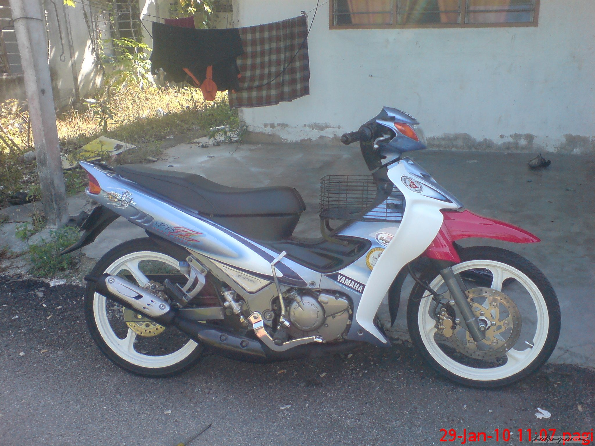 2010 YAMAHA 125 ZR | Picture 1938727 motorcycle photo