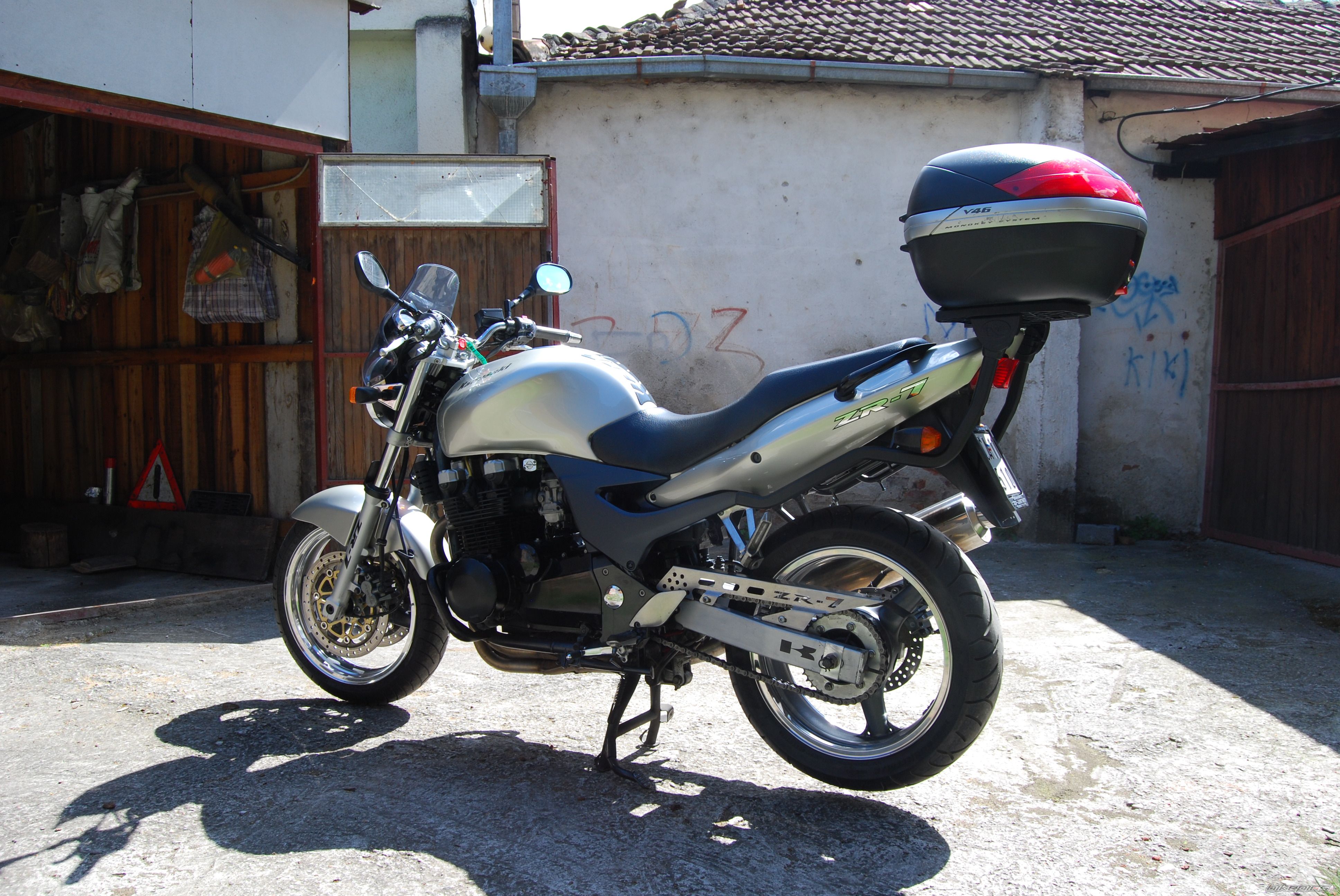 2001 KAWASAKI ZR 7 | Picture 1948995 motorcycle photo