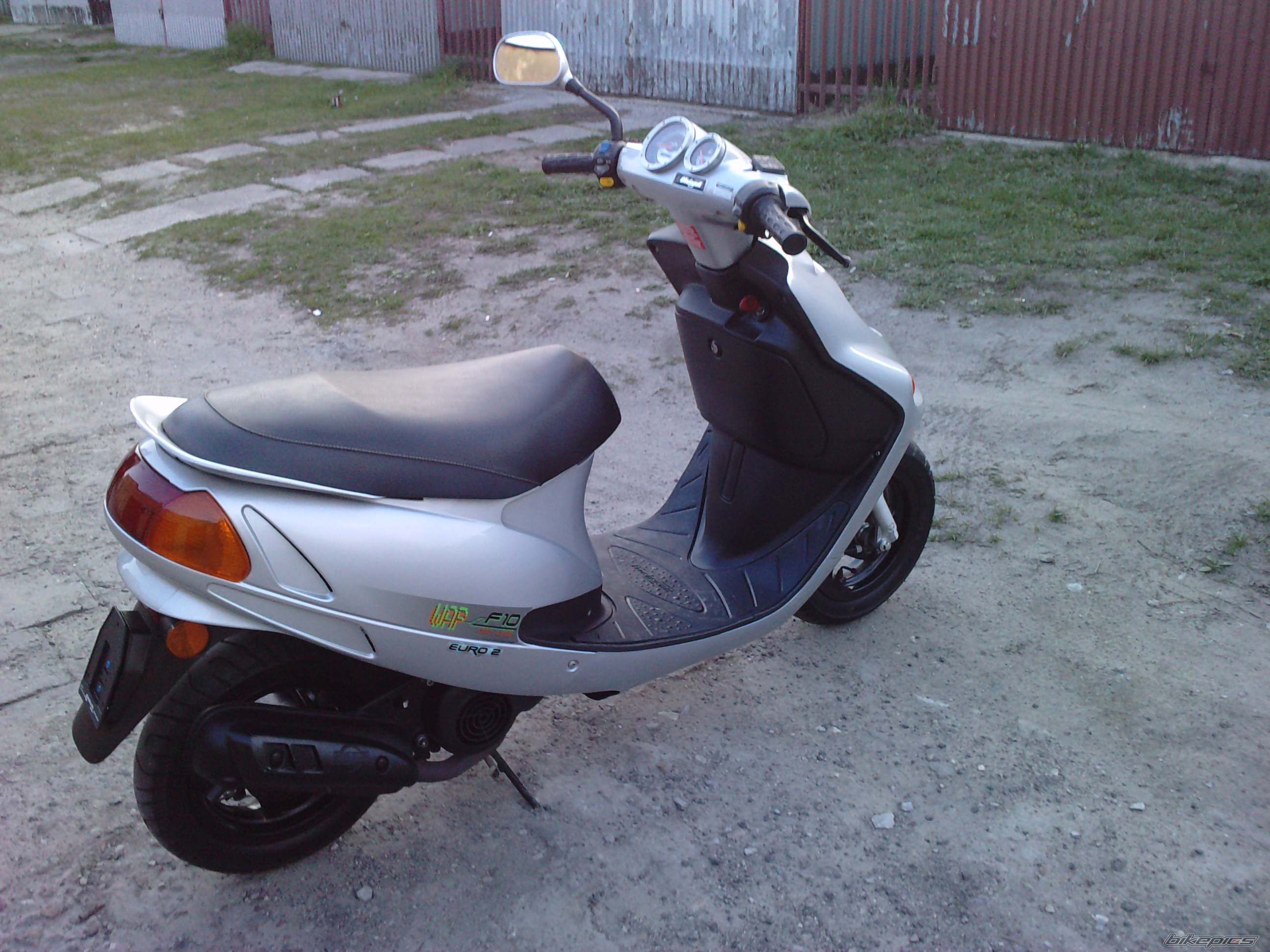2004 MALAGUTI F 10 50 | Picture 1957507 motorcycle photo