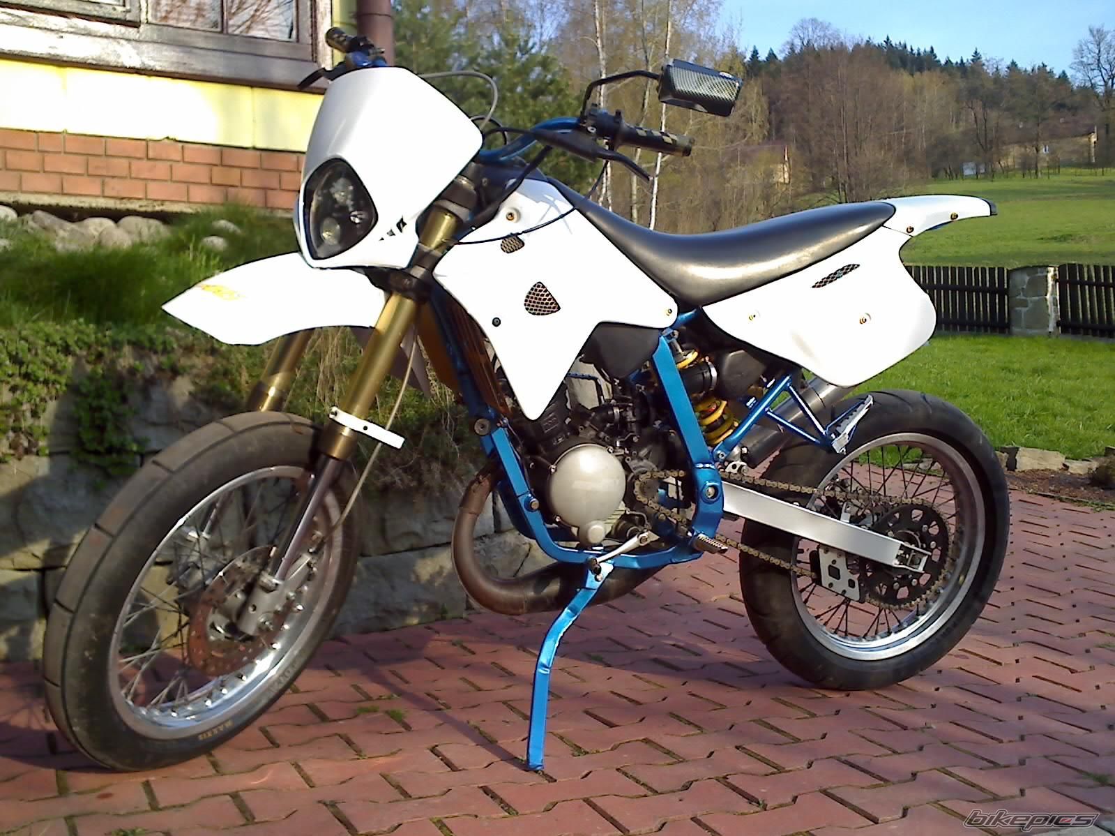 2005 PEUGEOT XP6 SUPER MOTARD | Picture 1958569 motorcycle photo