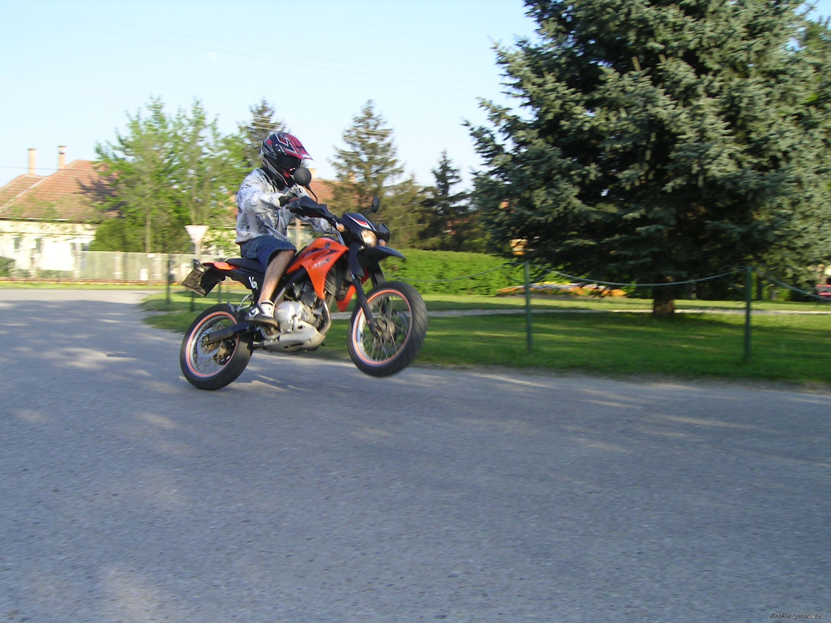 2006 YAMAHA XT 125 | Picture 1960142 motorcycle photo