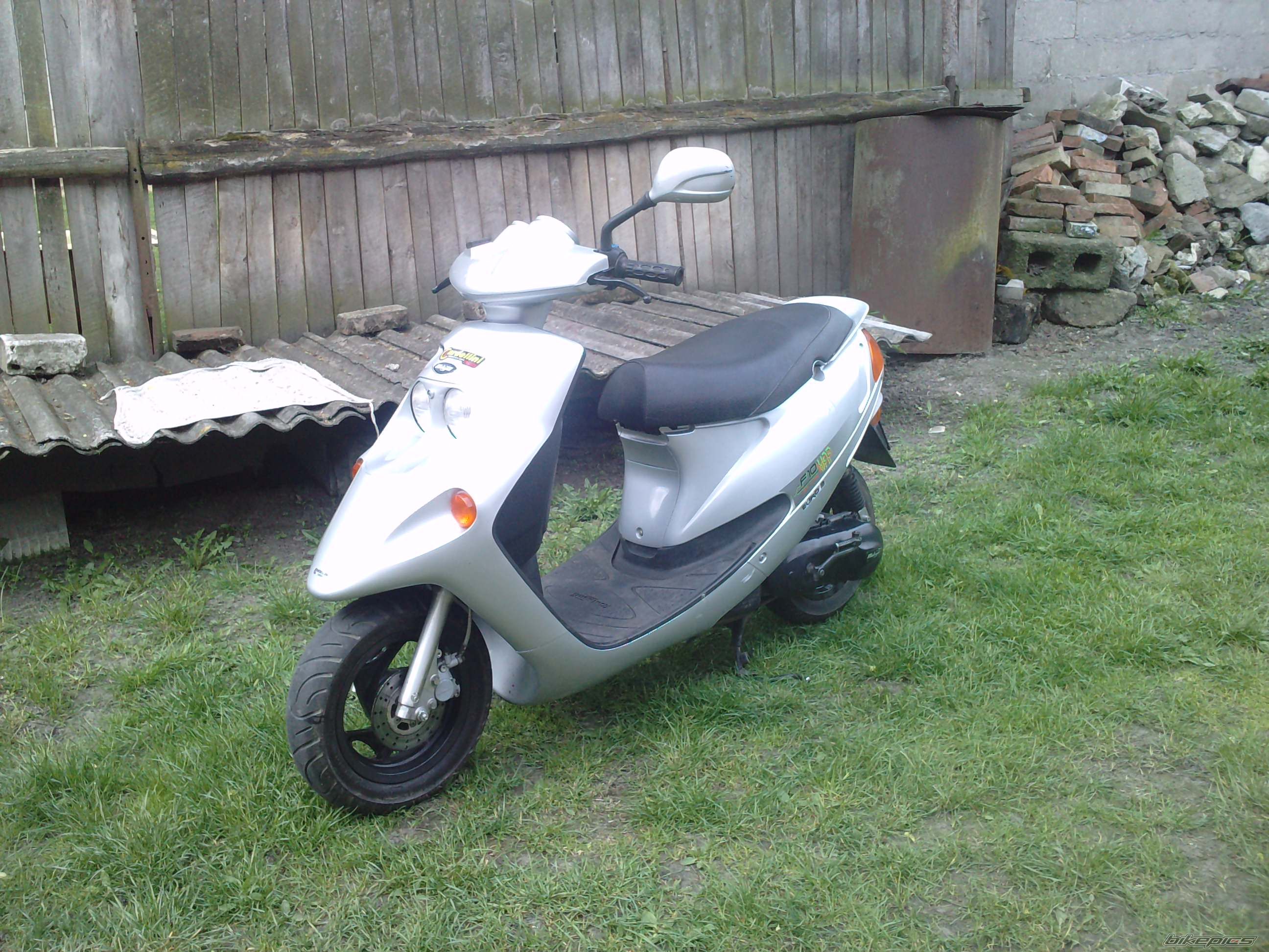 2004 MALAGUTI F 10 50 | Picture 1962697 motorcycle photo