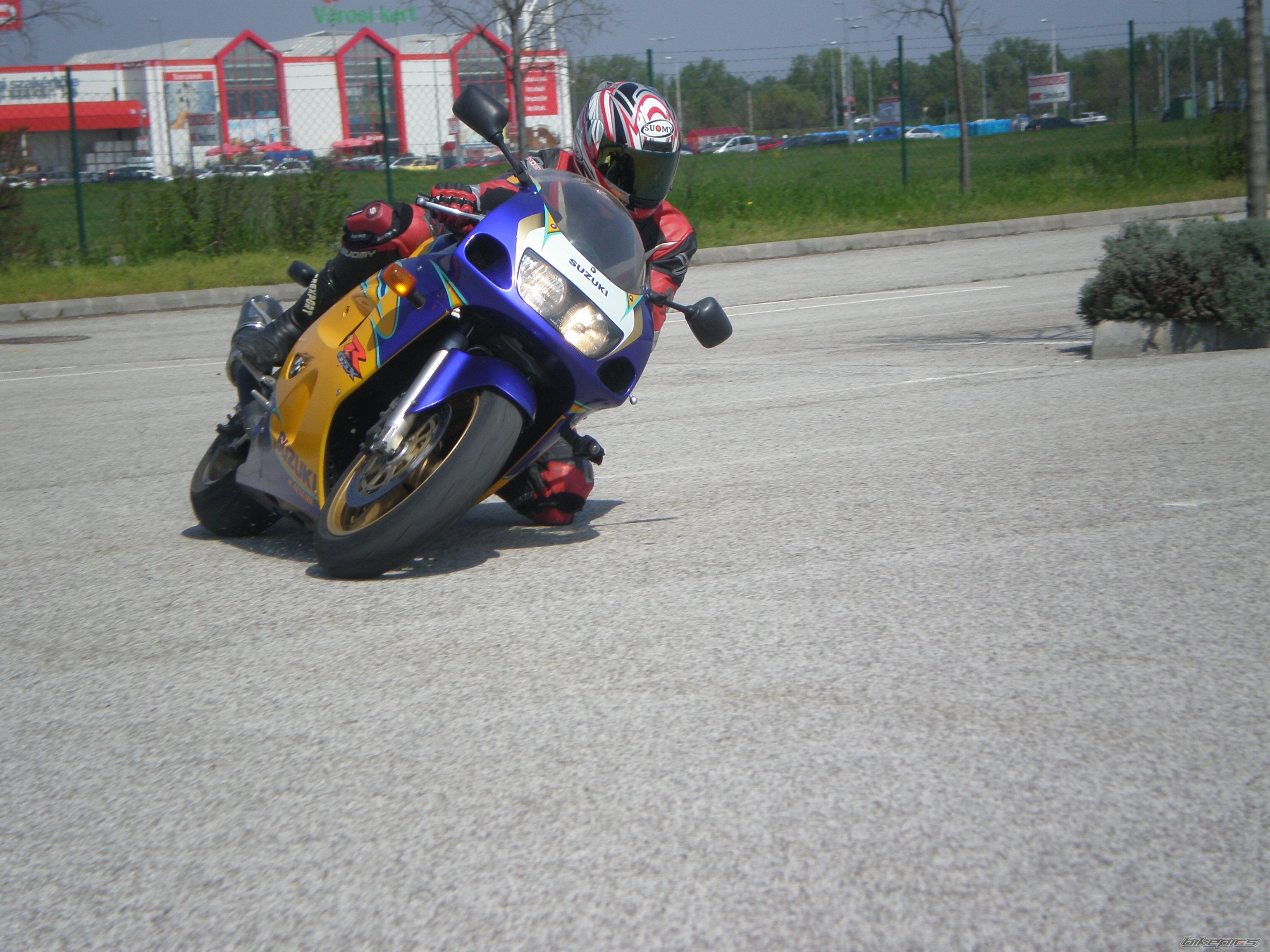 2000 SUZUKI GSX R 600 | Picture 1964962 motorcycle photo
