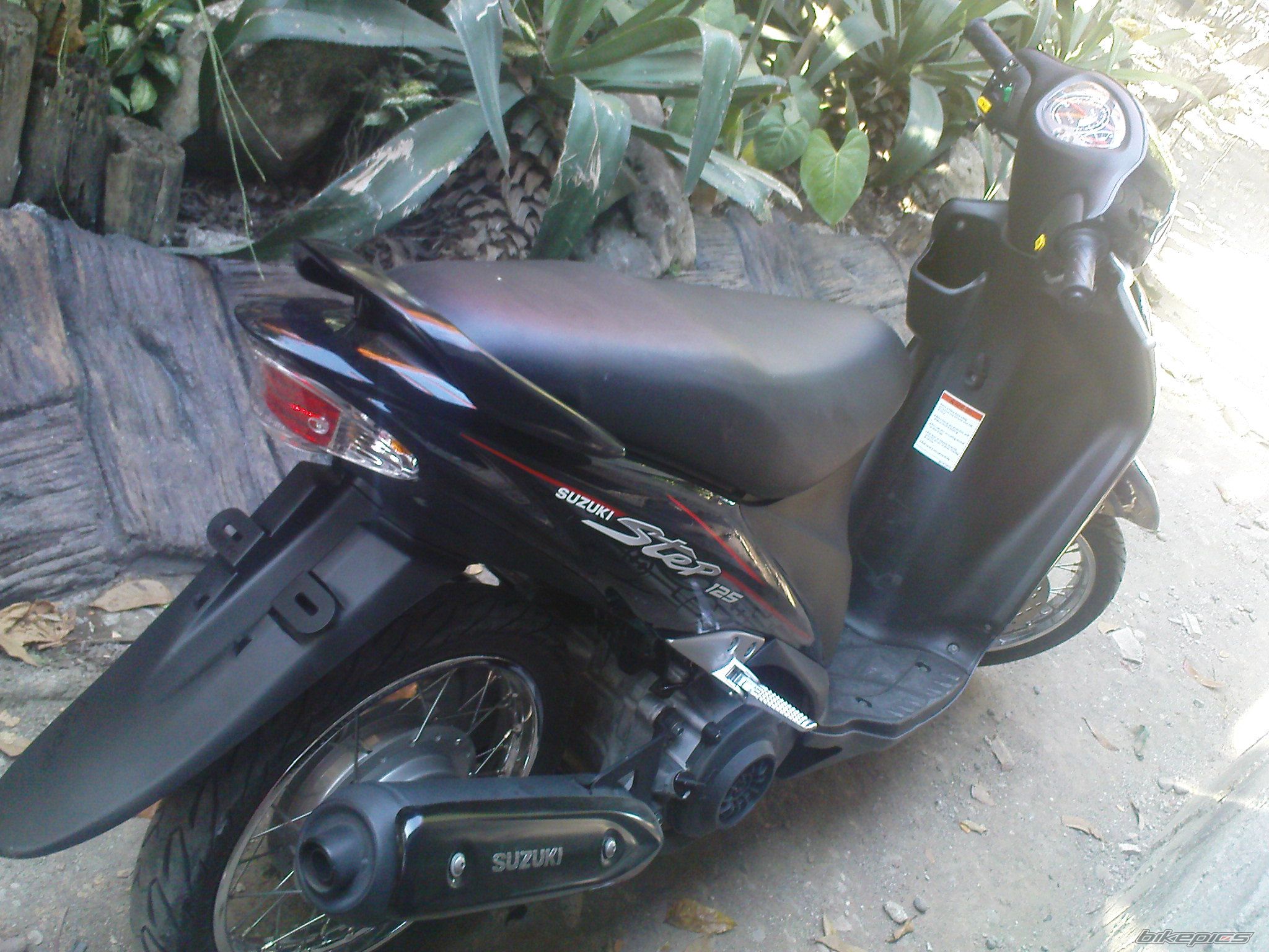 2007 SUZUKI UE 125 | Picture 1978007 motorcycle photo