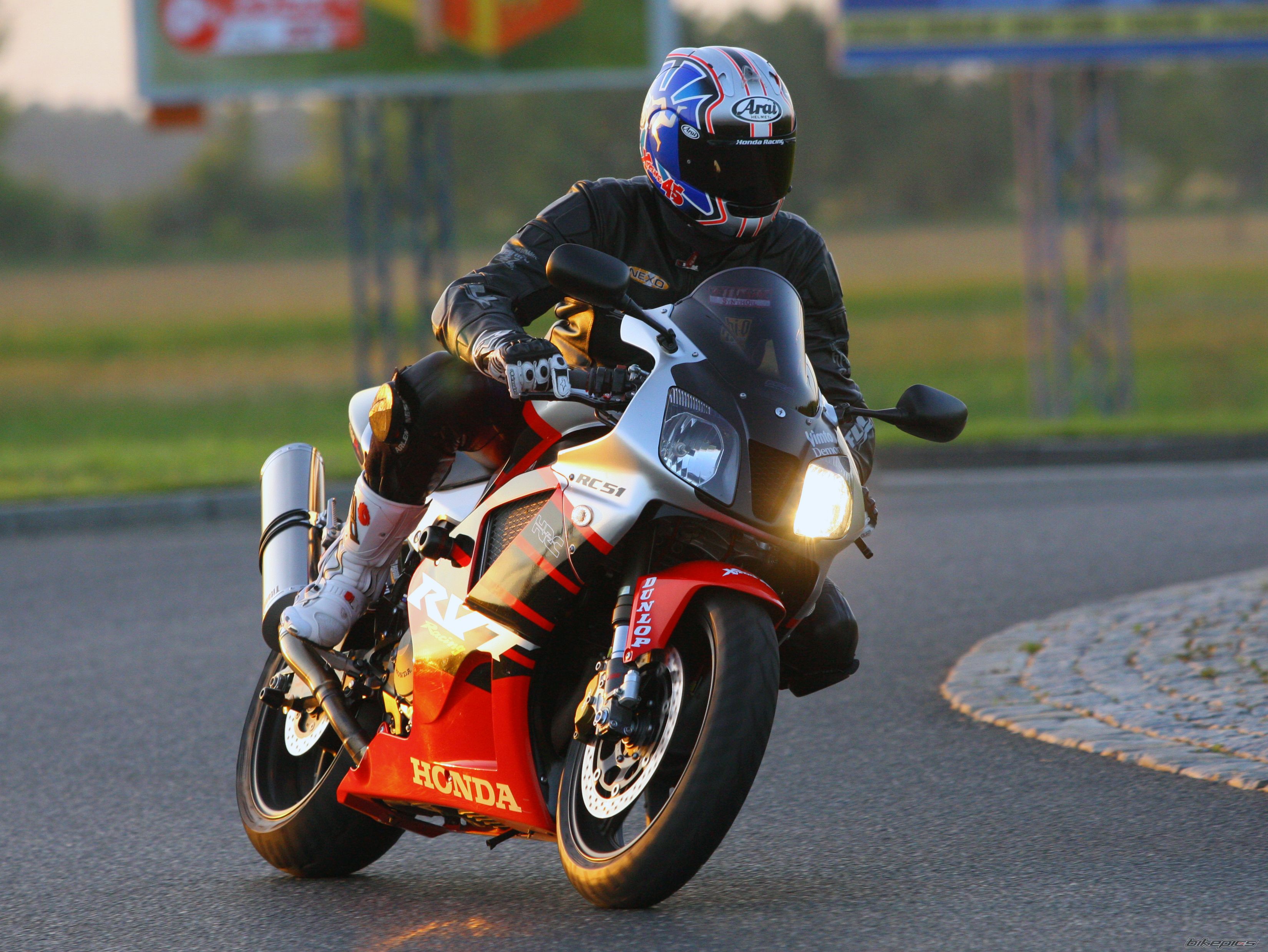2001 HONDA VTR 1000 SP1 | Picture 1983390 motorcycle photo