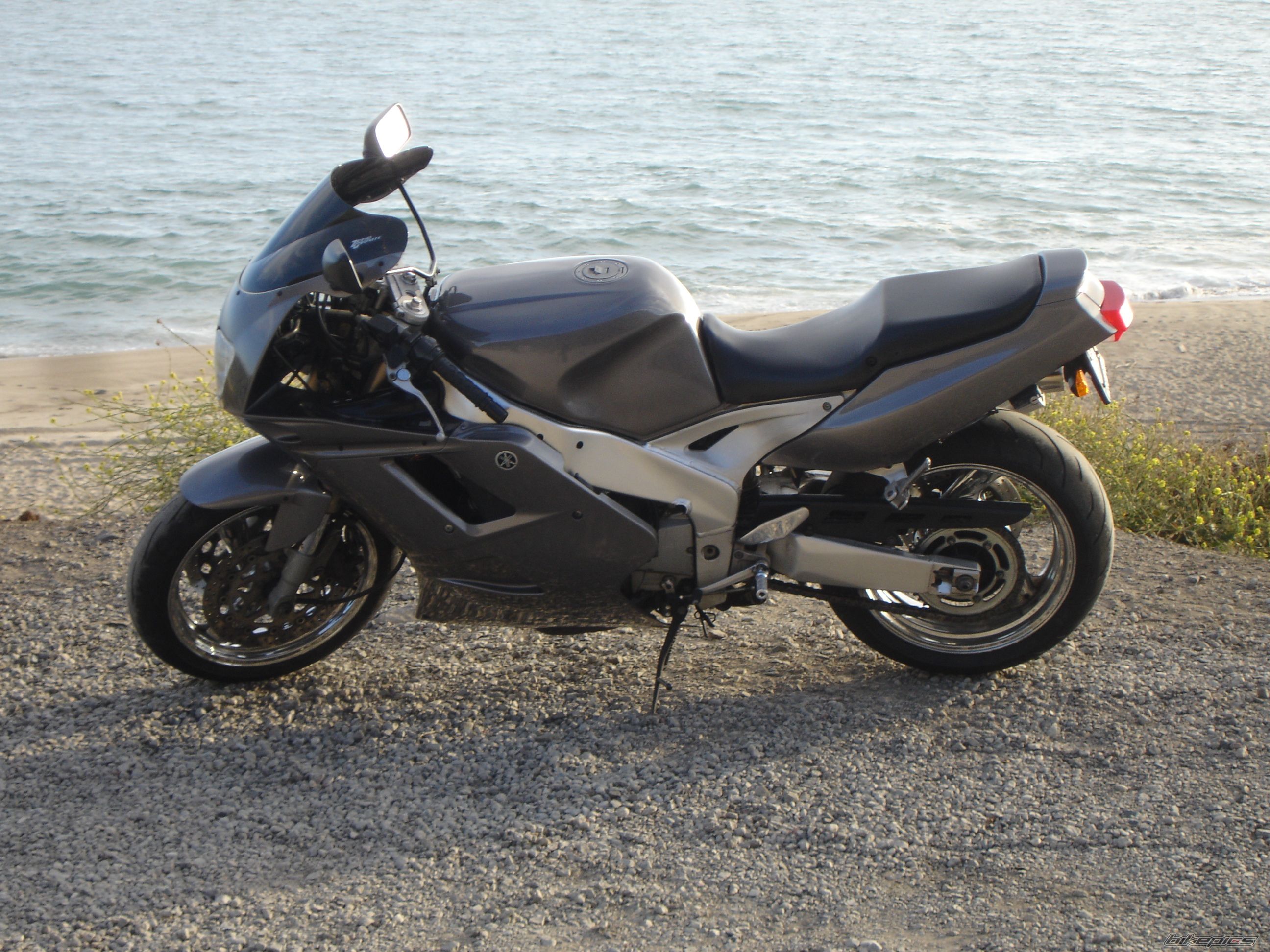 1994 YAMAHA FZR 1000 | Picture 1989662 motorcycle photo