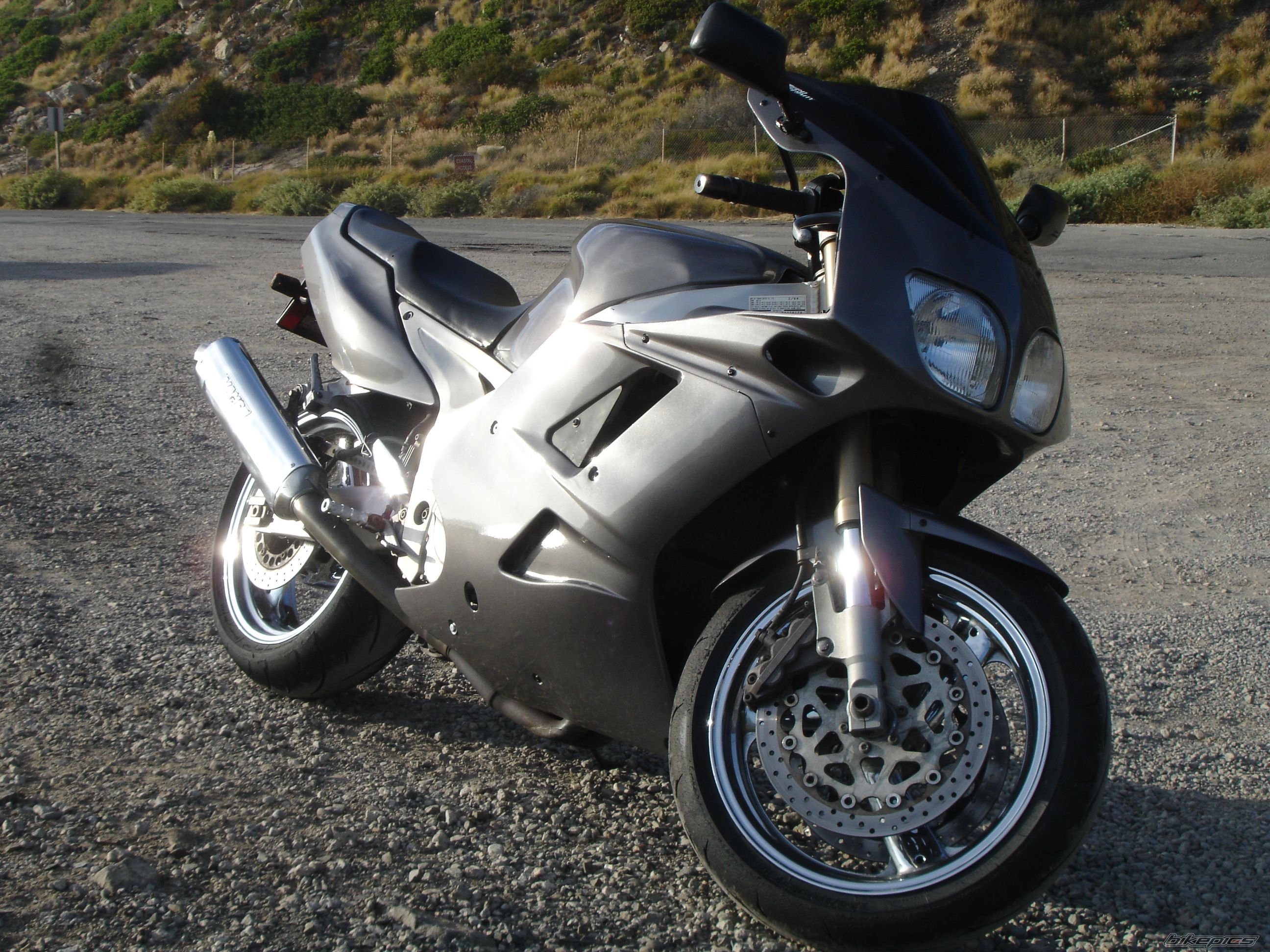1994 YAMAHA FZR 1000 | Picture 1989664 motorcycle photo