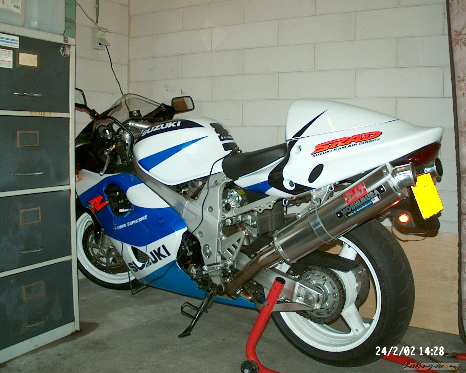 1999 SUZUKI TL1000R | Picture 19900 motorcycle photo