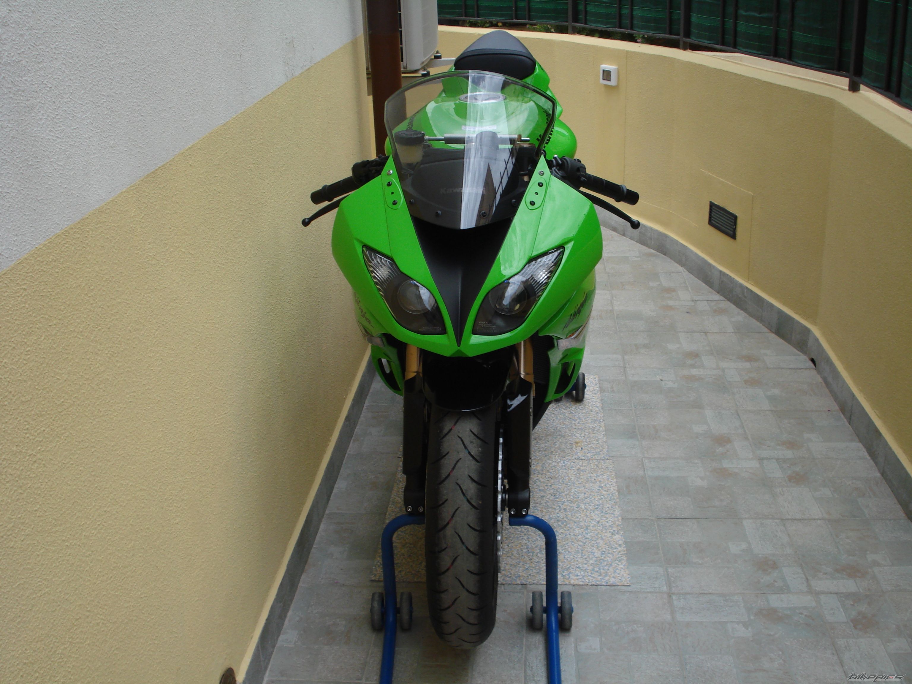 2010 KAWASAKI ZX 6R | Picture 1995922 motorcycle photo
