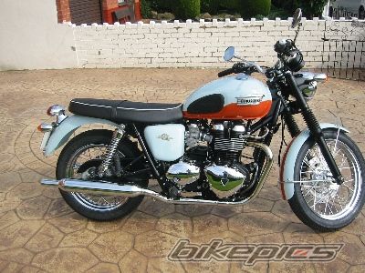 2009 TRIUMPH BONNEVILLE | Picture 1998364 motorcycle photo