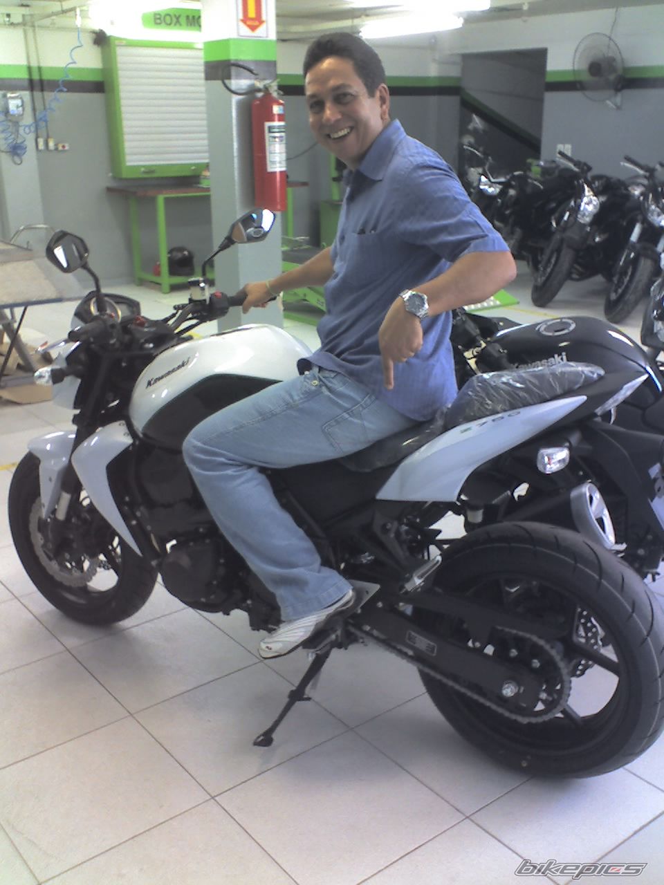 2010 KAWASAKI Z 750 | Picture 2000907 motorcycle photo