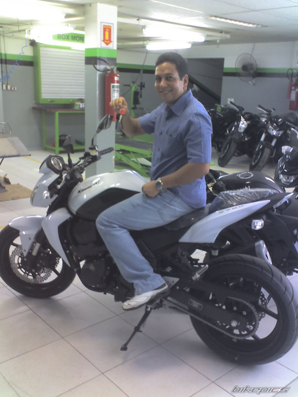 2010 KAWASAKI Z 750 | Picture 2000918 motorcycle photo