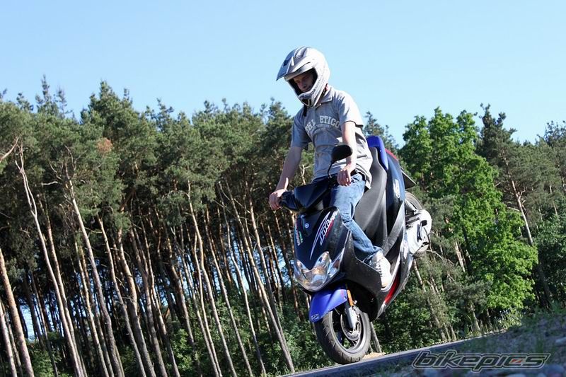 2006 YAMAHA JOG R CS 50 | Picture 2000982 motorcycle photo