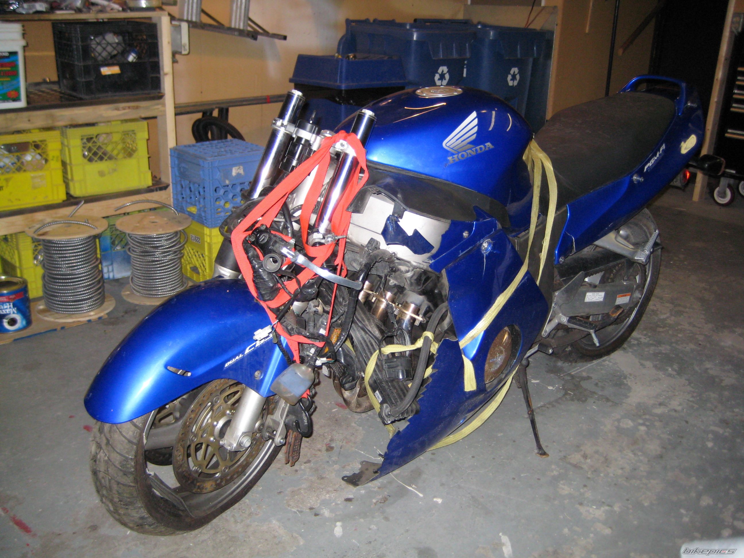 2001 HONDA CBR 1100 BLACKBIRD | Picture 2001216 motorcycle photo
